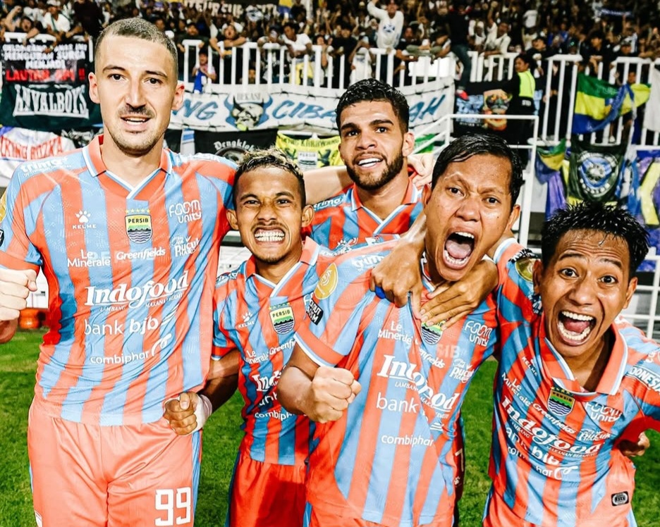 Selebrasi skuad Persib usai unggul 2-1 dari Garudayaksa FC. Foto : IG