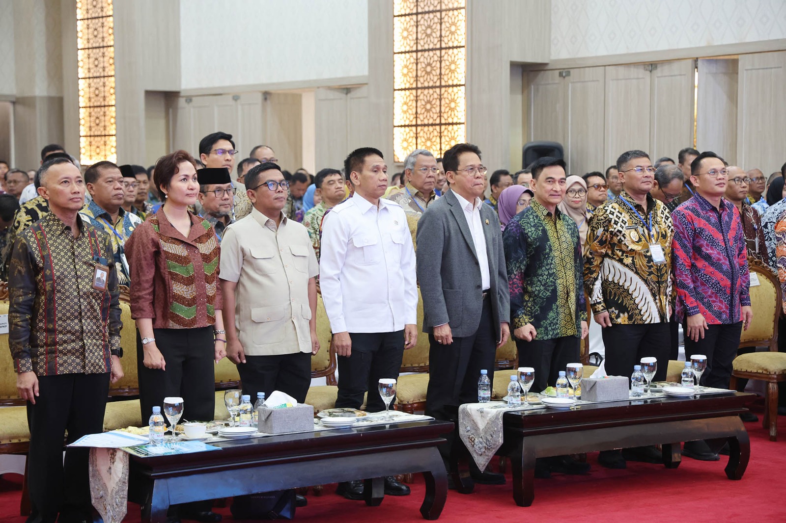 Gubernur Andra Soni (ke 3 dari kiri) dan Wagub Dimyati (ke 3 dari kanan) menghadiri Rapat Koordinasi Penguatan Tata Kelola Pemerintahan Daerah dan Pencegahan Korupsi di Pendopo Gubernur Banten. Foto : Humas Pemprov