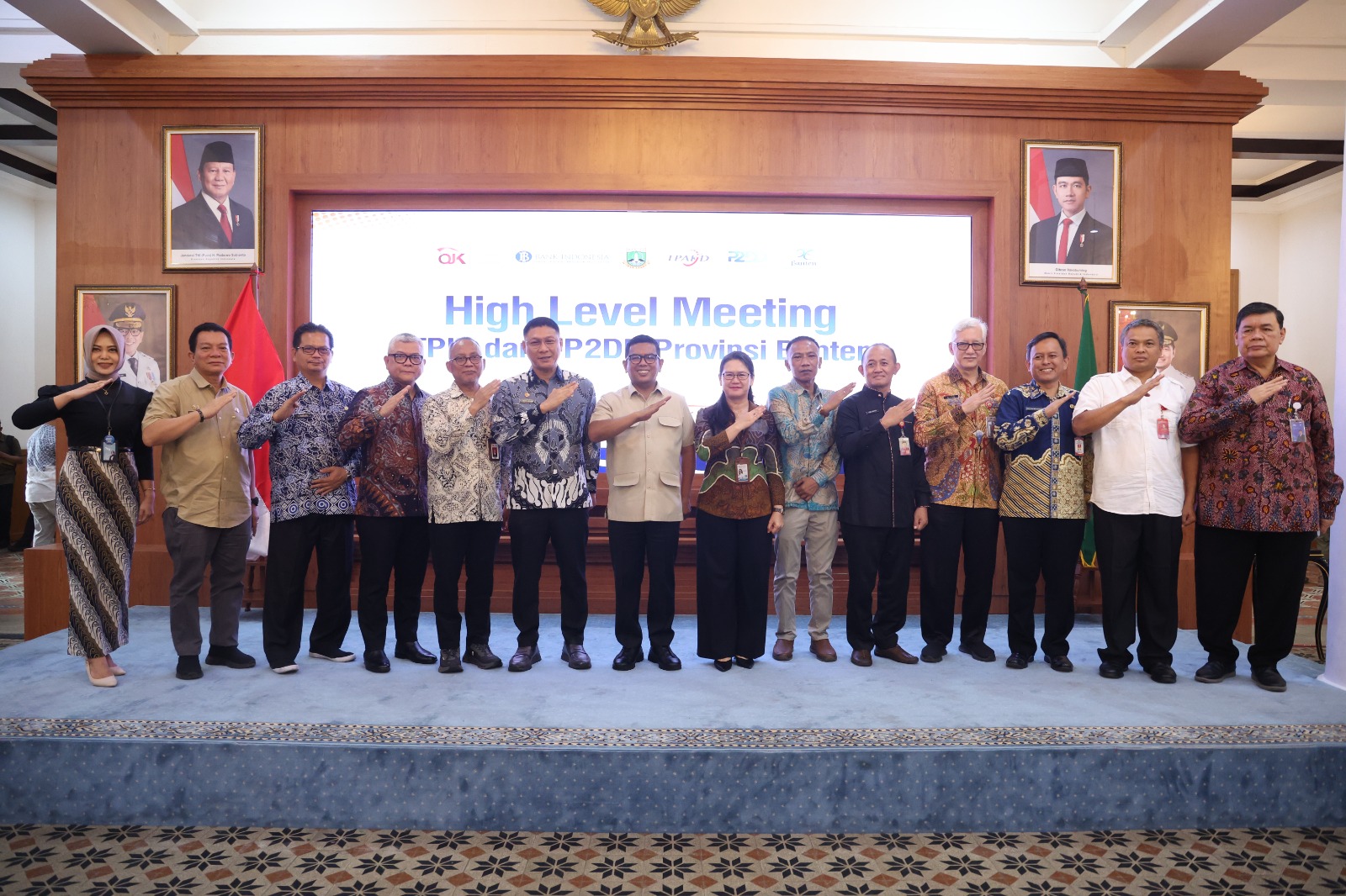 Gubernur Andra Doni dalam Rapat Pleno Penetapan Program Tim Percepatan Akses Keuangan Daerah (TPAKD) Provinsi Banten 2026, sekaligus Rakorda TPAKD, TPID, dan TP2DD di Gedung Negara, Kota Serang, Jumat (30/10/2026). Foto : Humas Pemprov