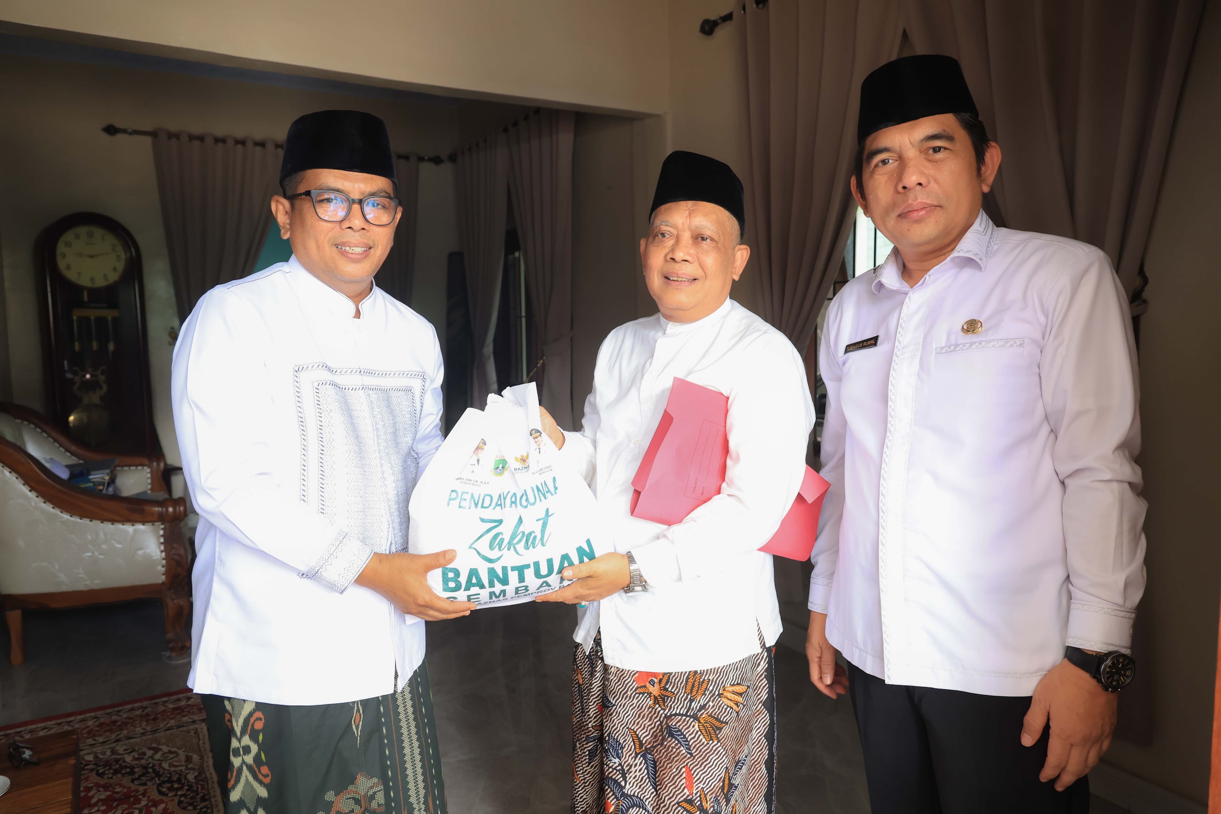 Gubernur Andra Soni mengunjungi Pondok Pesantren Nailul Amanah Umat dan Al-Fathaniyah di Cipocok Jaya, Kota Serang, Kamis (22/10/2026). Foto : Humas Pemprov