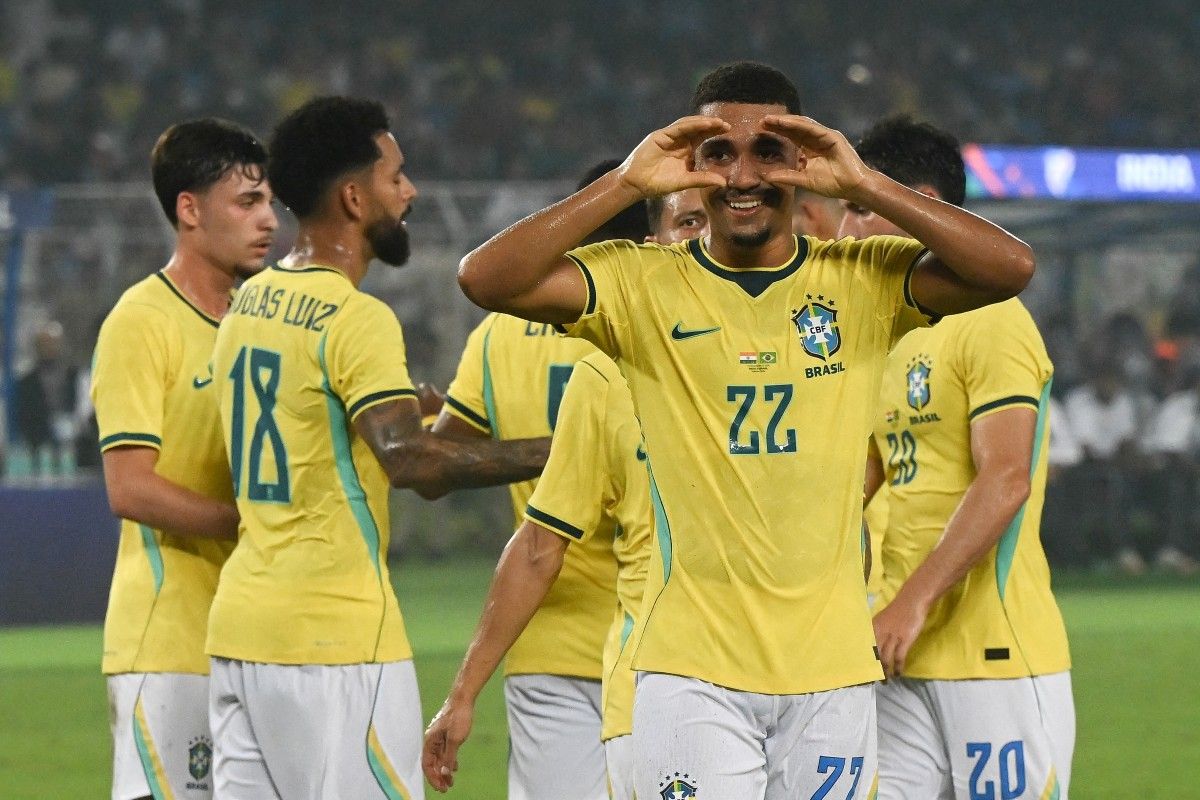 Selebrasi skyad Brasil usai menang 4-0 dari Indus. Foto : Ist