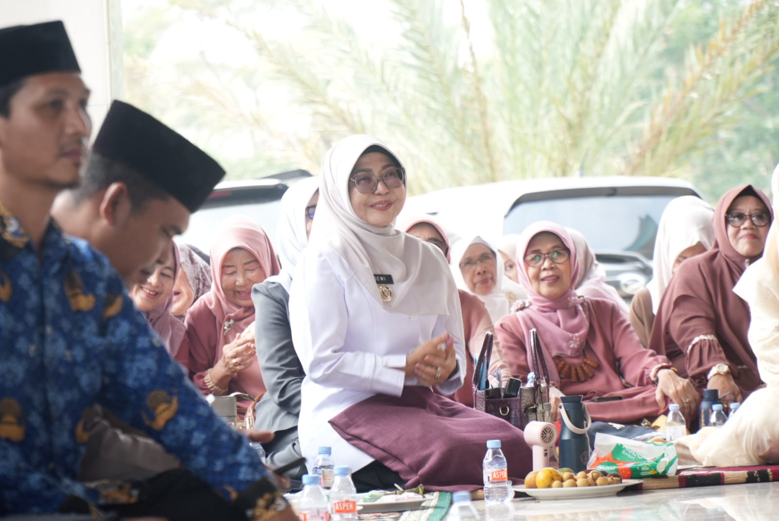 Bupati Pandeglang, Raden Dewi Setiani saat menghadiri peringatan Maulid Nabi Muhammad SAW di Pondok Pesantren Al-Iman, Kampung Kaung Caang, Kecamatan Cadasari, Kamis (1/10/2026).(Istimewa)