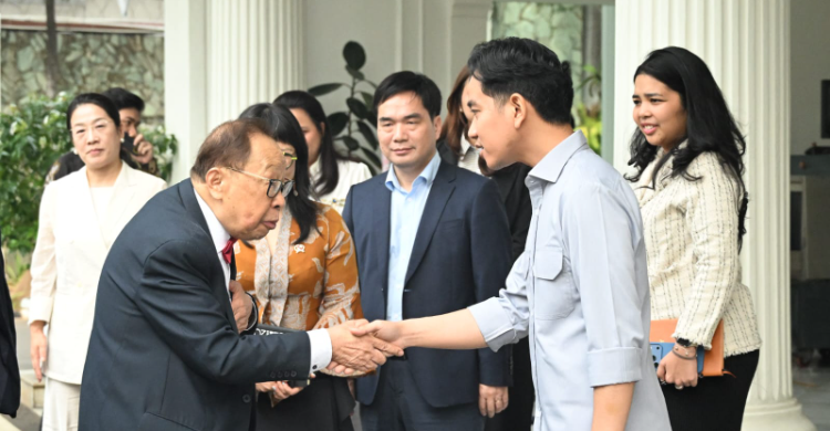 Wapres Gibran bertemu Prof. Ching-Chuen Chan, pakar kendaraan listrik yang dijuluki Bapak Mobil Listrik Asia. Foto ::£ st