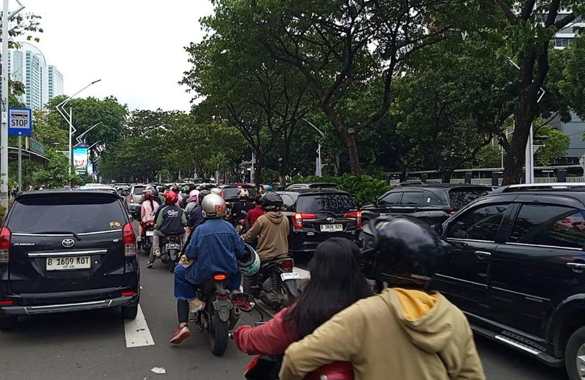 Kemacetan di seputar kawasan GBK. Foto :