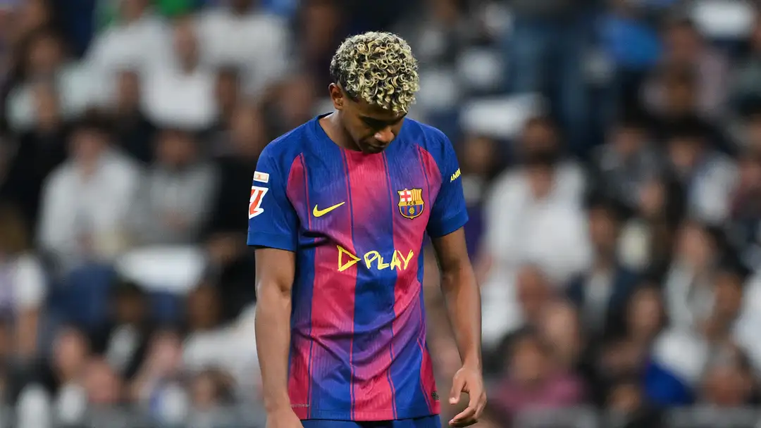 Ekspresi Yamal usai timnya Barca kalah 1-2 dari rivalnya Madrid. Foto : Ist