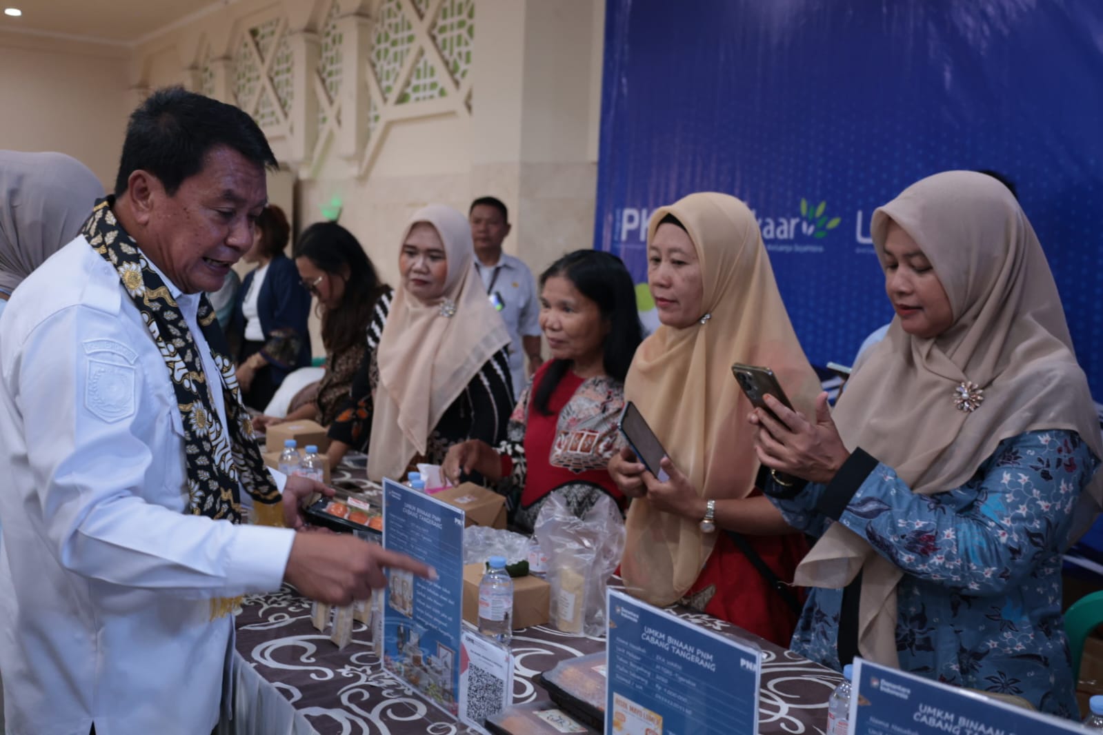 Bupati Maesyal saat membuka Program Pengembangan Kapasitas Usaha (PKU) Akbar dan Temu Usaha Nasabah Mekaar PNM Cabang Tangerang. Foto : Humas Kab. Tangerang