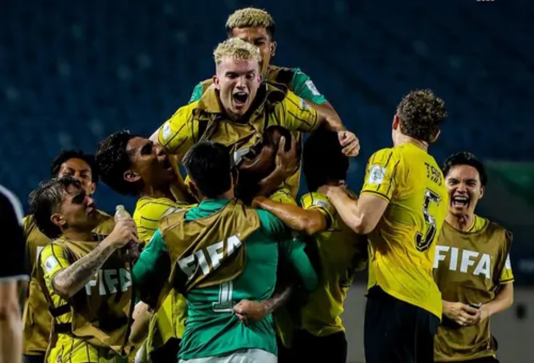 Selebrasi Timnas Malaysia usai kandaskan Singapura 6-0. Foto : Ist