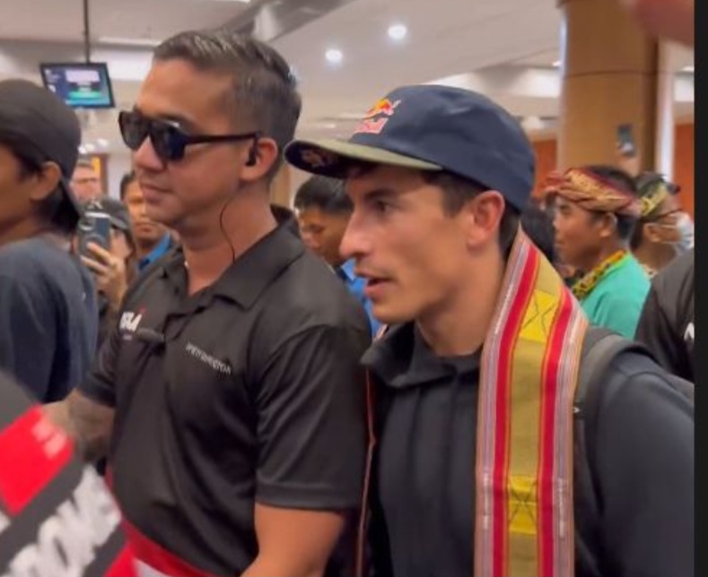 Pembalap Tim Ducati Marc Marquez telah mendarat di Lombok. Foto : Ist