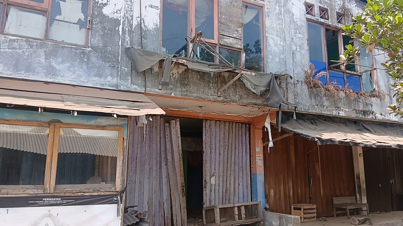 MEMPRIHATINKAN DAN SEPI. Kondisi Pasar Simpang di Kecamatan Malingping, Kabupaten Lebak, memprihatinkan, Kamis (8/10). Aktivitas di pasar tersebut sangat sepi pengunjung. (ISTIMEWA)