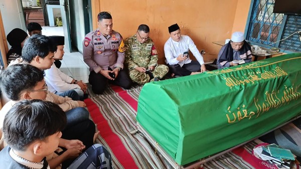 Jenasah ARK (16), suporter sepak bola yang menjadi korban penyerangan saat pulang menonton. Foto : Ist