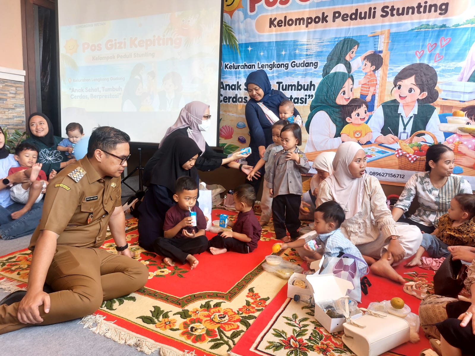 Wakil Wali Kota Tangsel, Pilar Saga Ichsan dalam acara peresmian Pos Gizi Kepiting di Kelurahan Lengkong Gudang, Serpong. (Rachman/TangselPos)