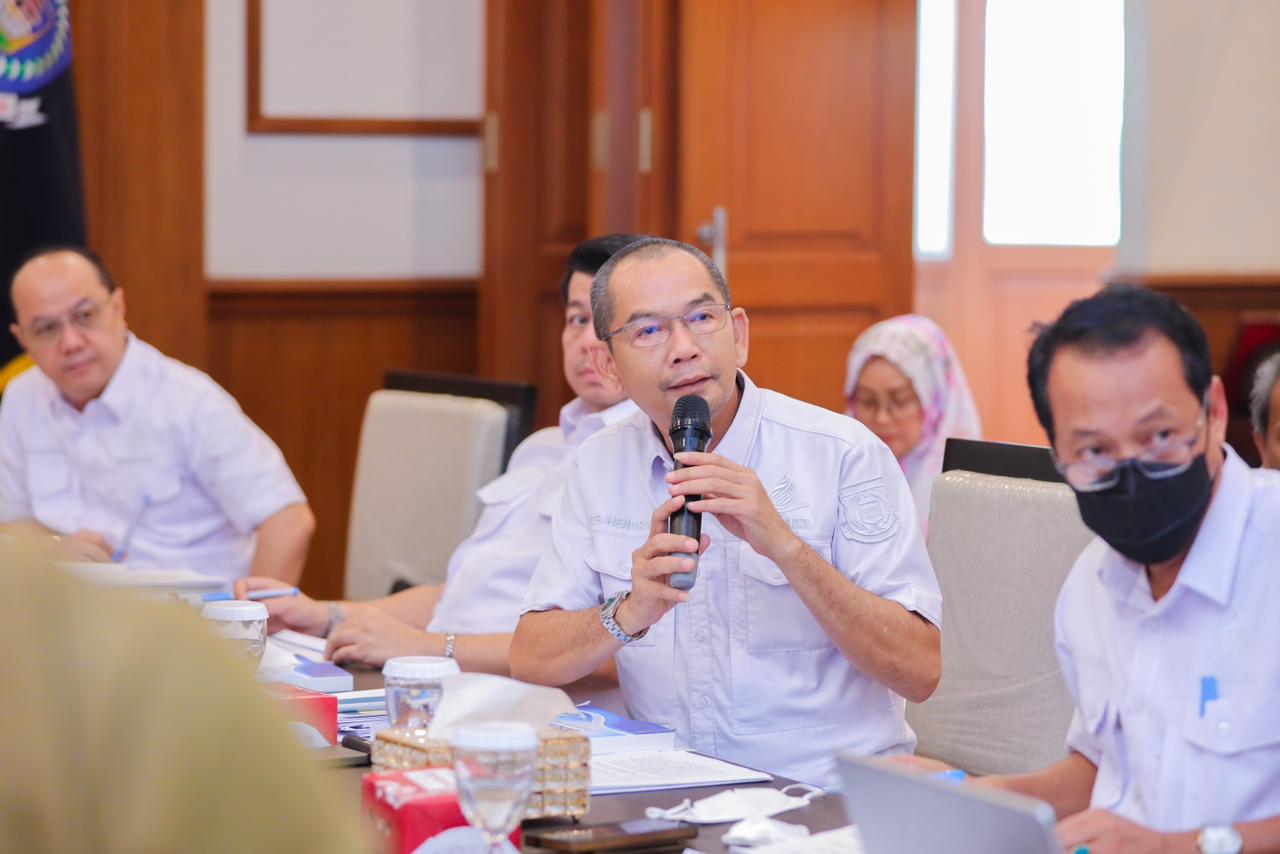 AIR BERSIH. Direktur Utama Perseroda PITS, Tubagus Hendra Suherman menyatakan kesiapannya untuk mengambil alih pengolahan air bersih di Serpong Lagoon.