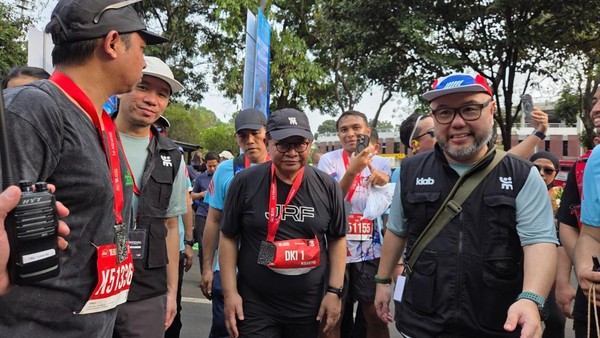 Gubernur Pramono Anung turut serta sebagai peserta Jakarta Running Festival (JRF) 2026. Foto : Ist