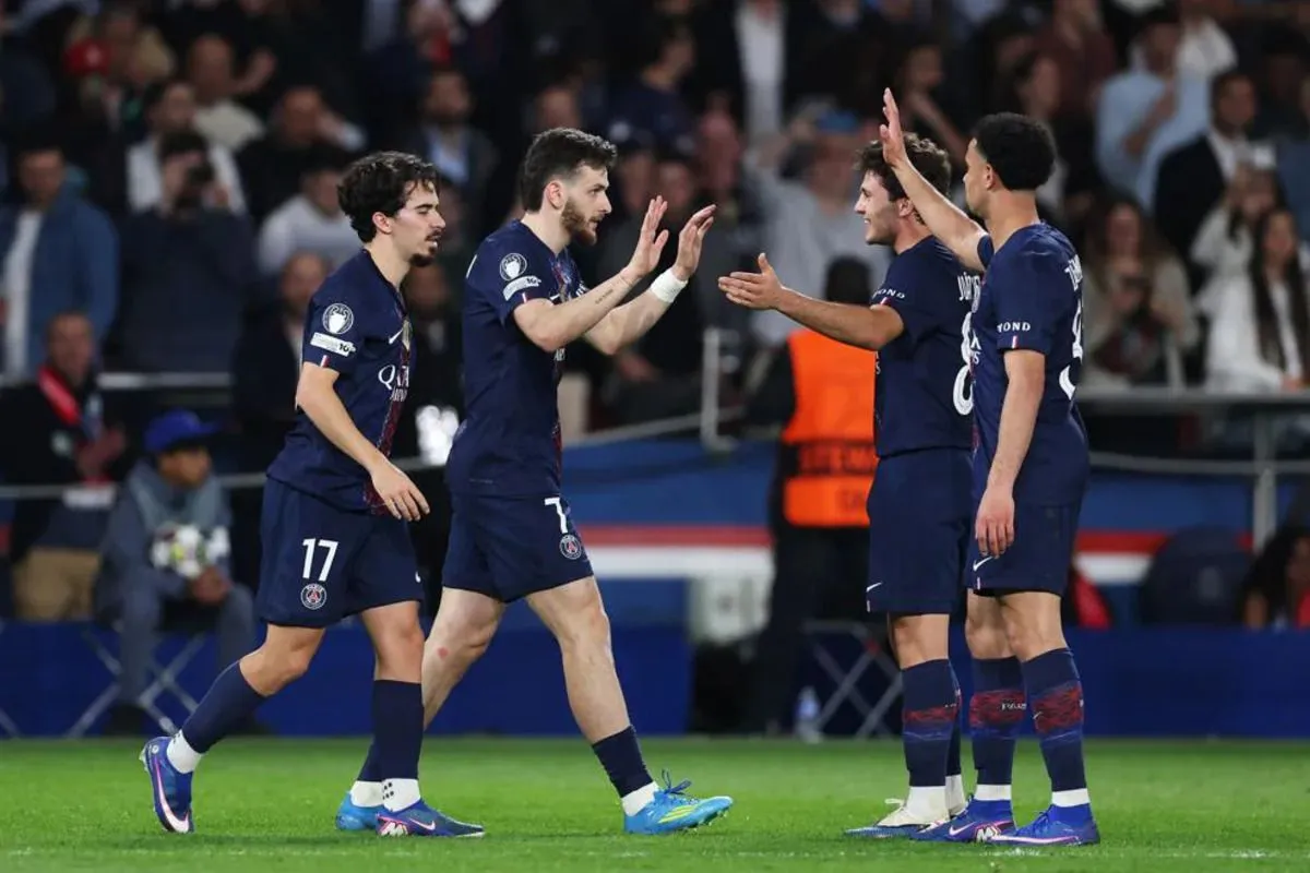 Selebrasi skuad PSG usai kandaskan Lyon 2-0. Foto : Ist