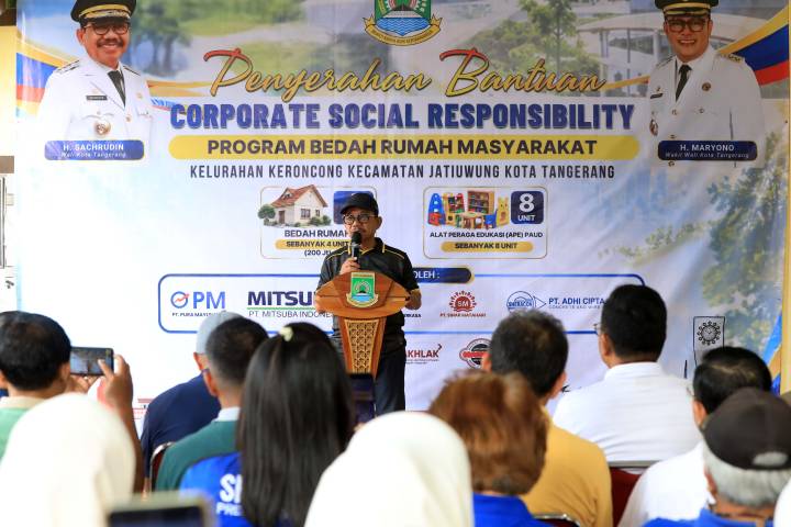 APRESIASI. Wali Kota Tangerang, Sachrudin, memberikan apresiasi kepada perusahaan yang telah berkontribusi melalui program tanggung jawab sosial perusahaan atau Corporate Social Responsibility (CSR) untuk membantu mewujudkan hunian layak bagi masyarakat.