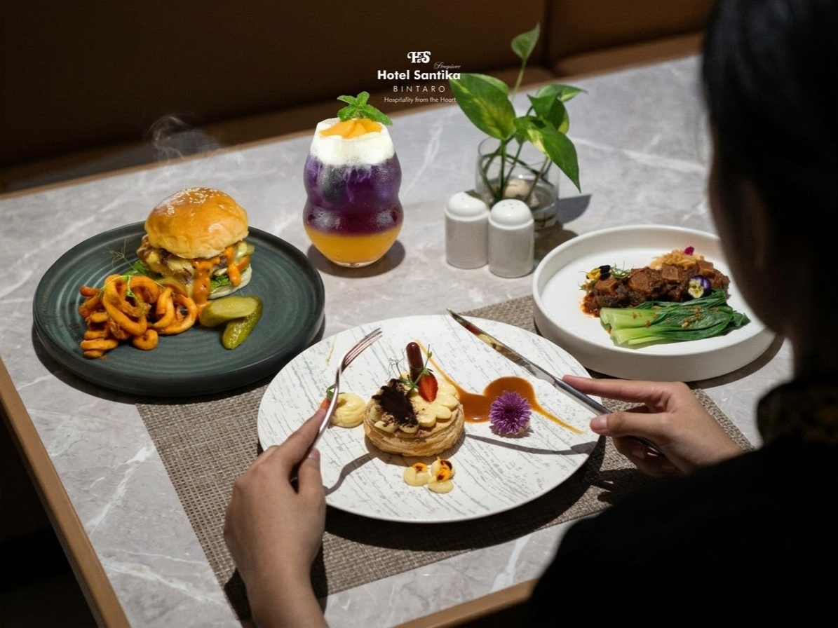 Sejumlah sajian kuliner yang ditawarkan Hotel Santika Premiere Bintaro, Tangerang Selatan. (Dok. Hotel Santika Premiere Bintaro)