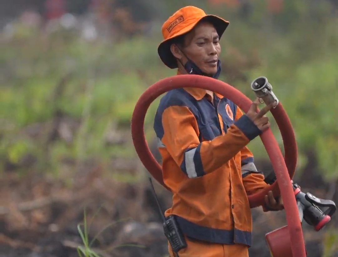 Irwan Sandi petugas BPBD Sumsel..foto : Ist