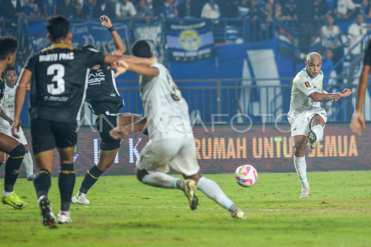 Laga Persib vs Persija. Foto : Ist
