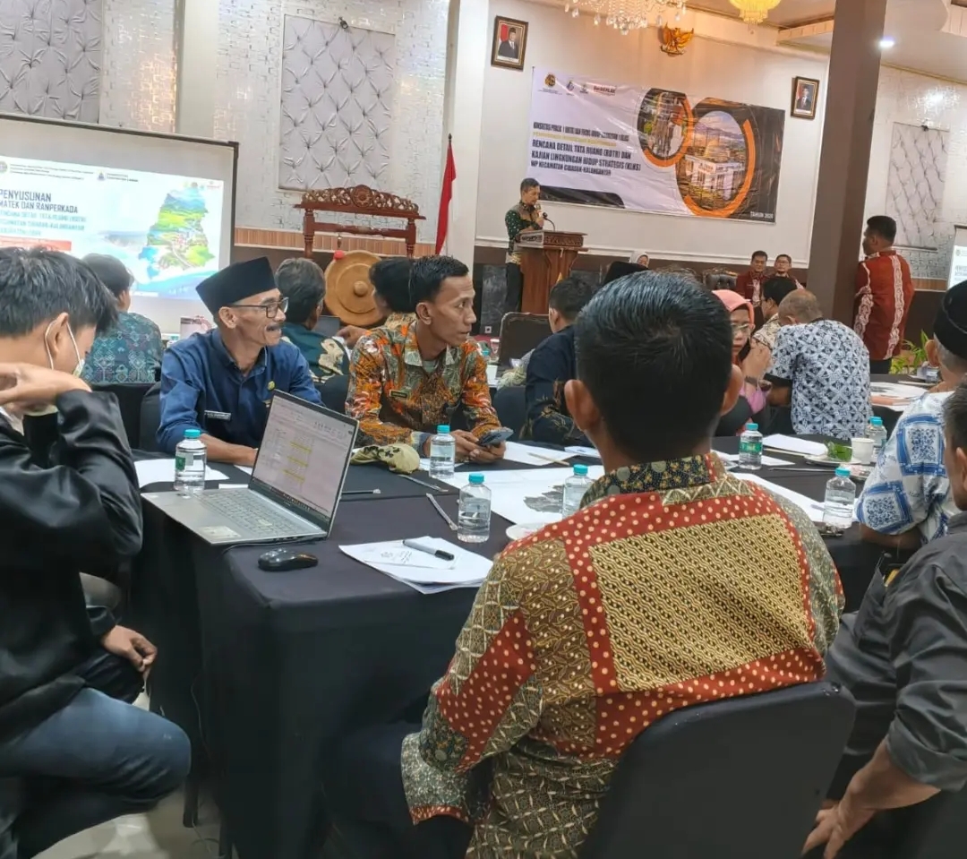 Suasana Konsultasi Publik dan Focus Group Discussion (FGD) Kajian Lingkungan Hidup dalam penyusunan Rencana Detail Tata Ruang (RDTR) Wilayah Perencanaan (WP) Cibadak-Kalanganyar, di Rahaya Resort, Kecamatan Kalanganyar, Kamis (29/10/2026).(Istimewa)