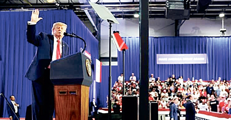 Donald Trump saat kampanye. Foto : Ist