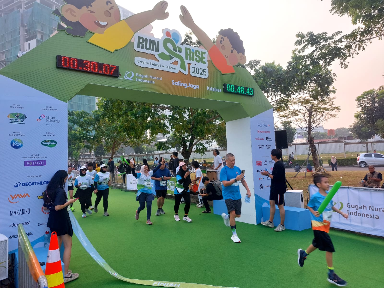 Run & Rise 2025: Brighter Future for Children yang digelar di Aviary Park Bintaro, Tangerang Selatan, Minggu (27/7). (tangselpos.id/rmn)