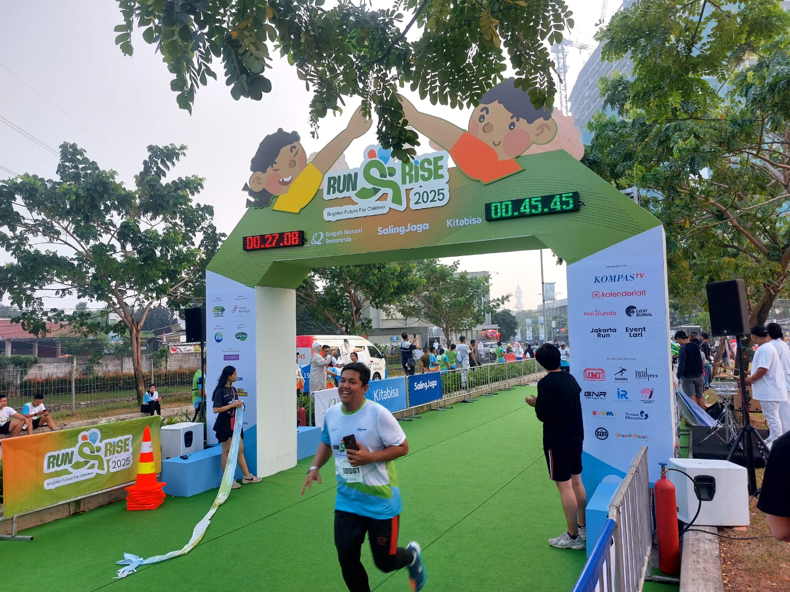 Run & Rise 2025: Brighter Future for Children yang digelar di Aviary Park Bintaro, Tangerang Selatan, Minggu (27/7). (tangselpos.id/rmn)
