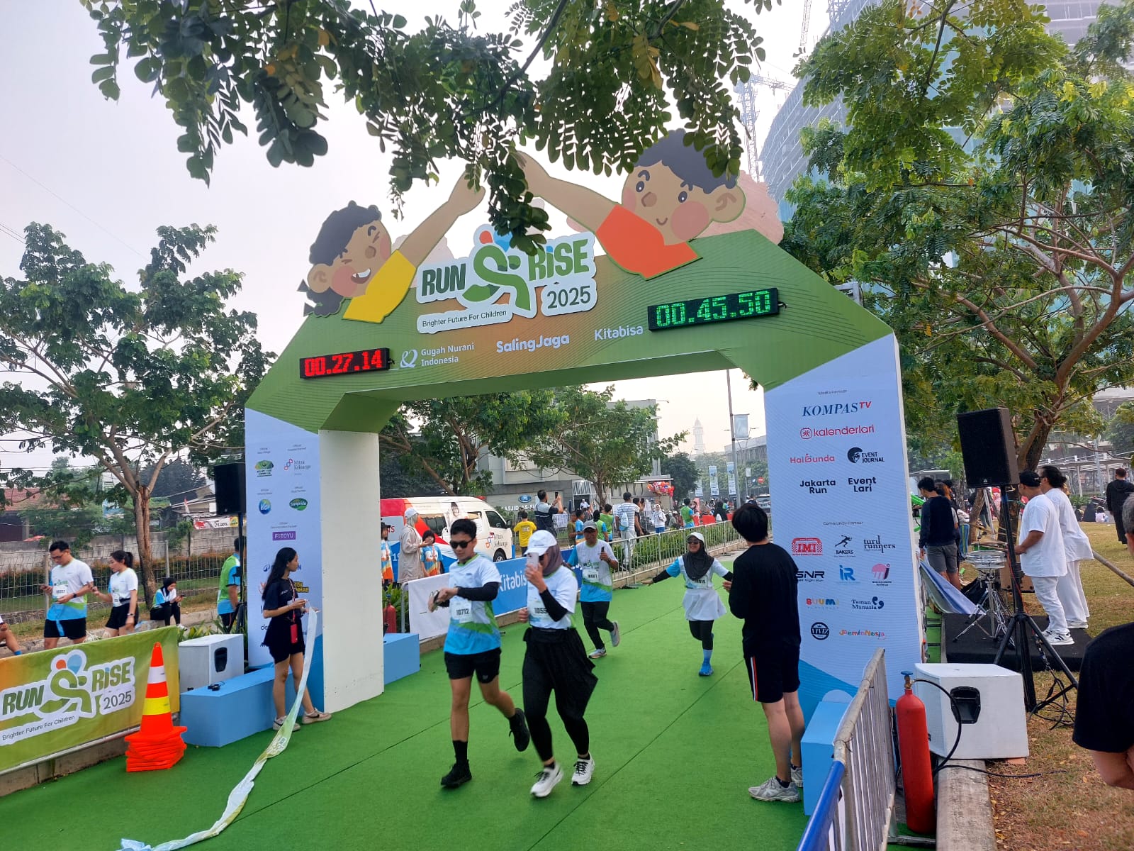 Run & Rise 2025: Brighter Future for Children yang digelar di Aviary Park Bintaro, Tangerang Selatan, Minggu (27/7). (tangselpos.id/rmn)