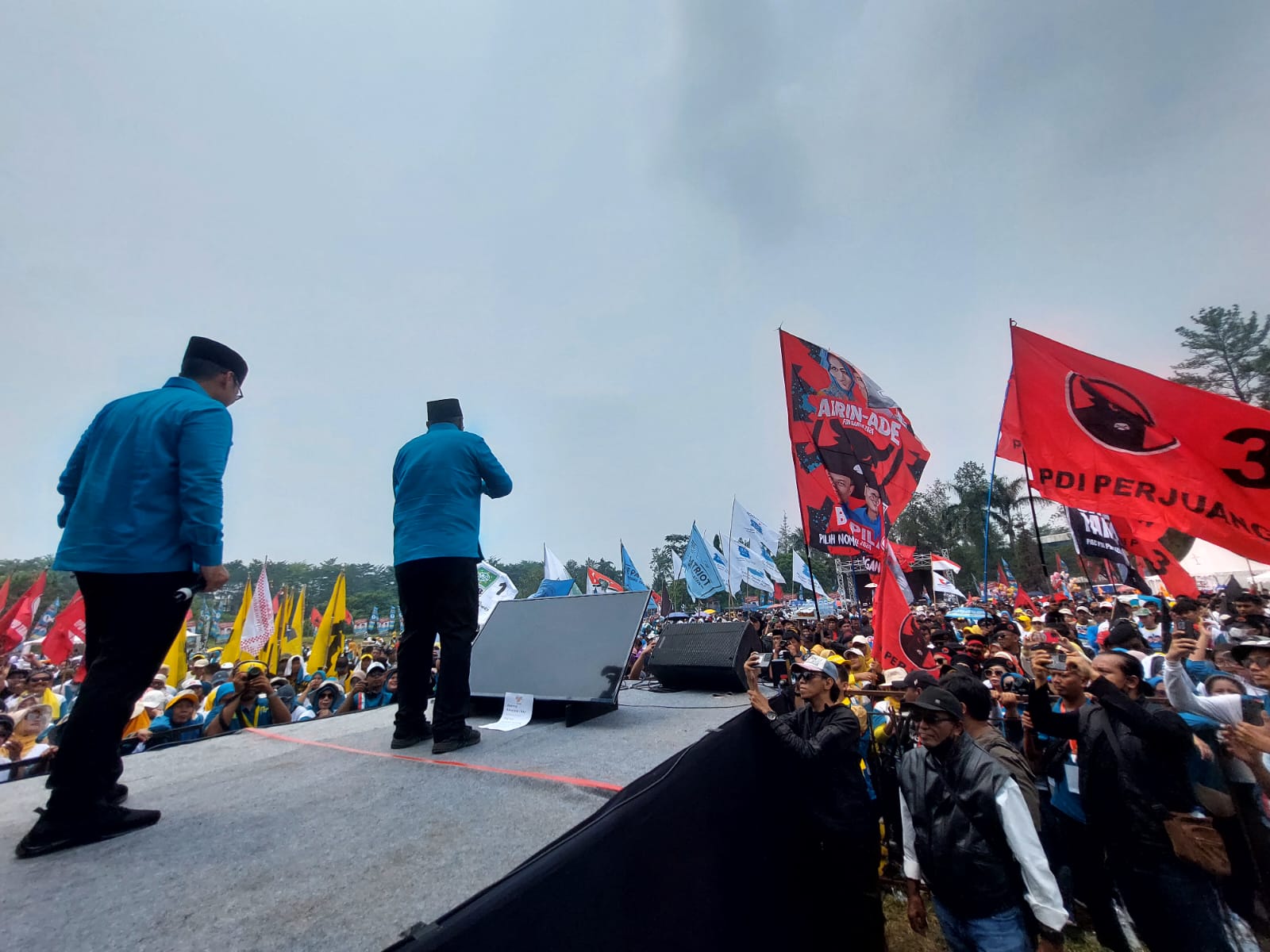 Kampanye akbar pasangan calon Wali Kota dan Wakil Wali Kota Tangerang Selatan (Tangsel) nomor urut 01. (tangselpos.id/rmn)