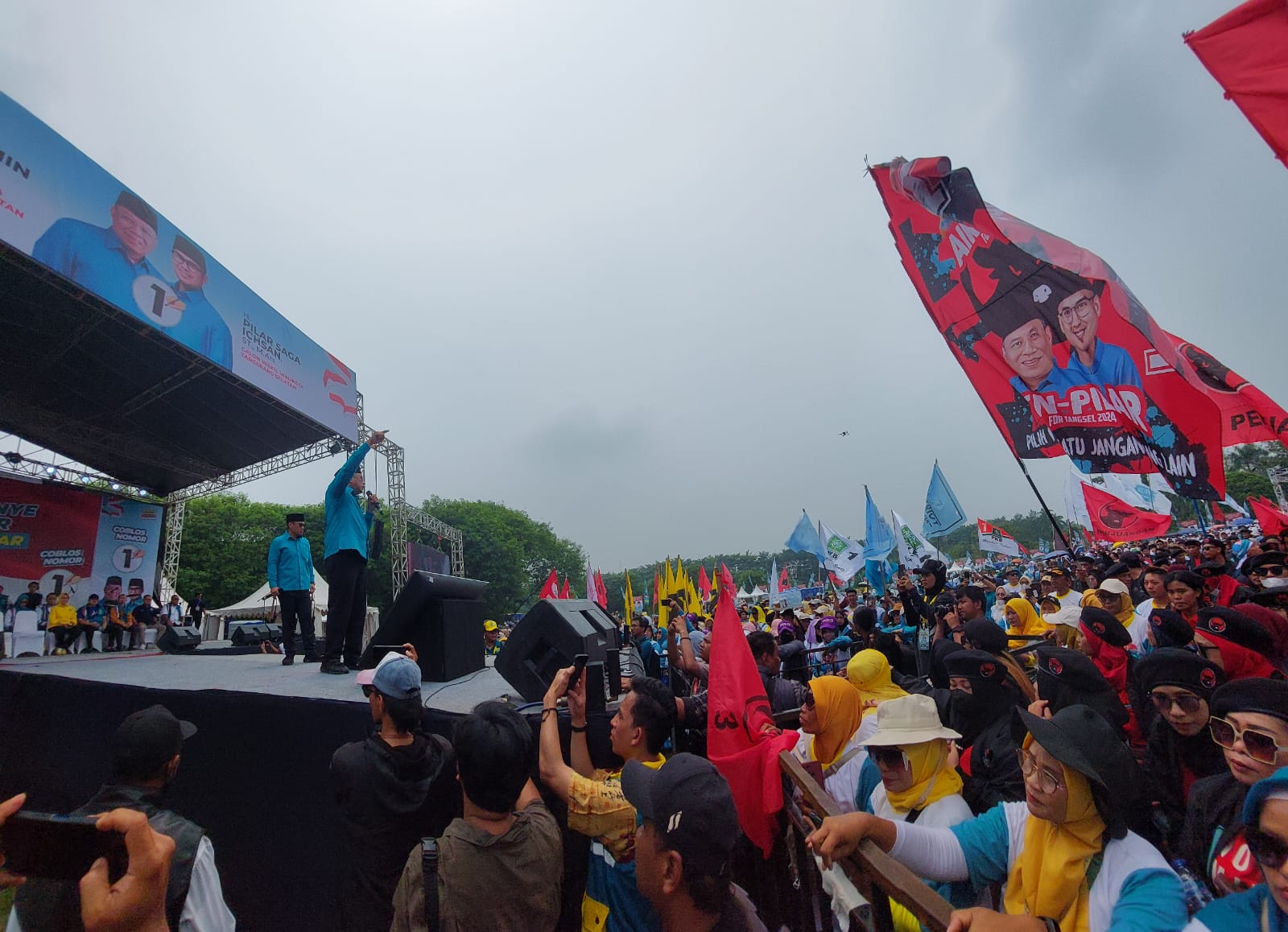 Kampanye akbar pasangan calon Wali Kota dan Wakil Wali Kota Tangerang Selatan (Tangsel) nomor urut 01. (tangselpos.id/rmn)