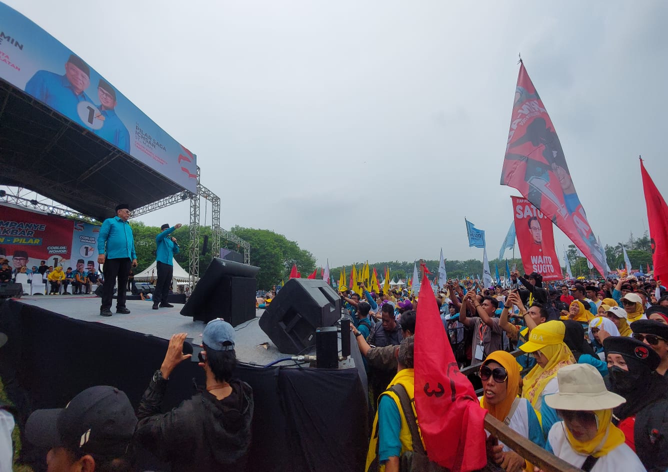 Kampanye akbar pasangan calon Wali Kota dan Wakil Wali Kota Tangerang Selatan (Tangsel) nomor urut 01. (tangselpos.id/rmn)