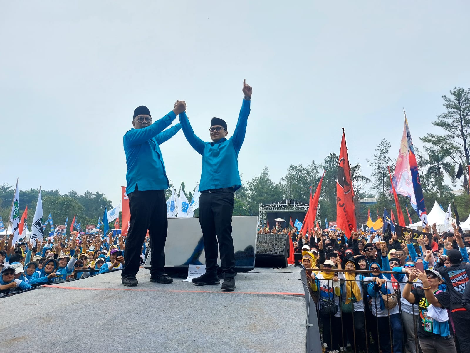 Kampanye akbar pasangan calon Wali Kota dan Wakil Wali Kota Tangerang Selatan (Tangsel) nomor urut 01. (tangselpos.id/rmn)