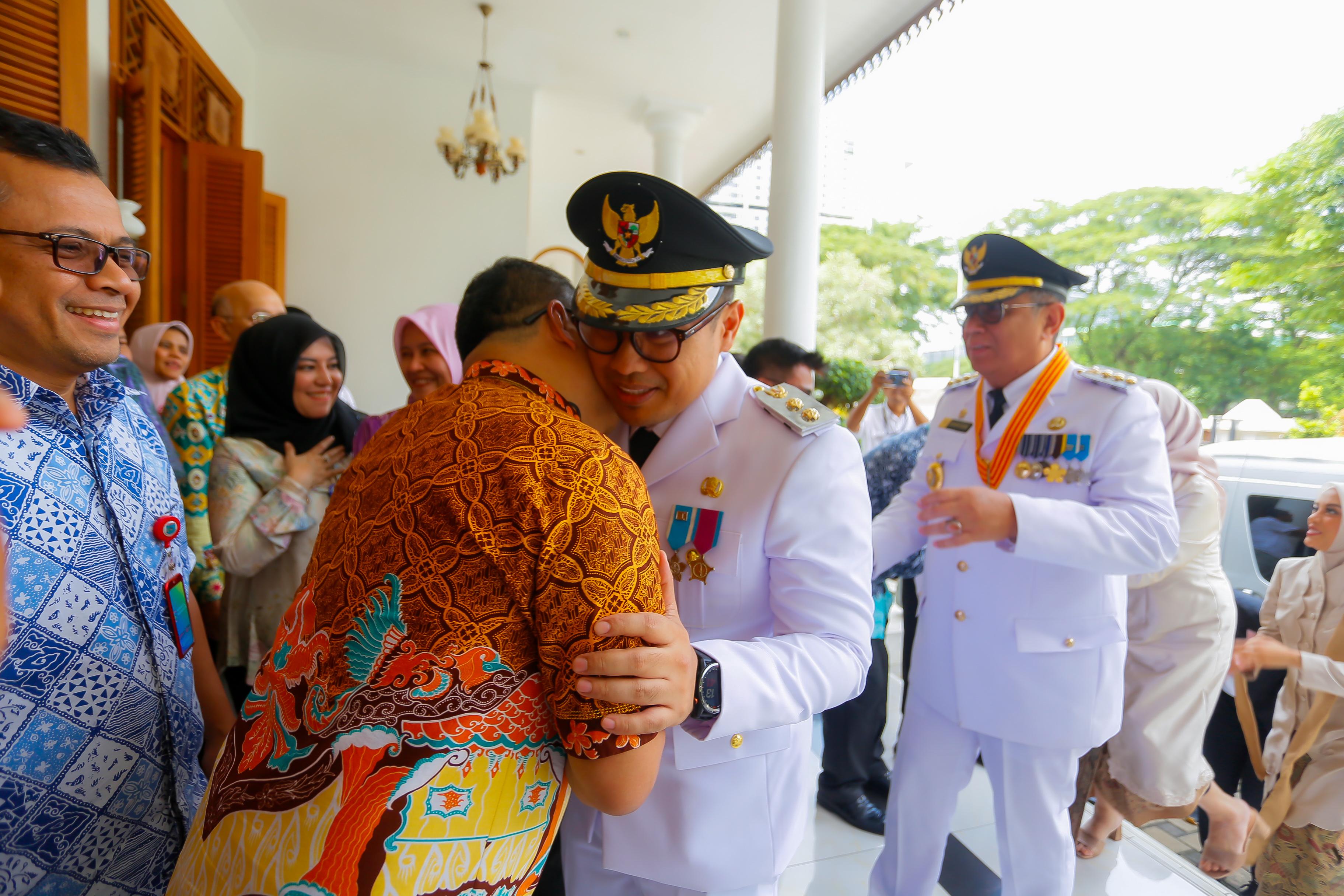 Wali Kota Tangsel, Benyamin Davnie saat dijumpai di Rumah Dinas, sepulangnya dari pelantikan, Kamis (20/2). (Dok. Humas Pemkot Tangsel)