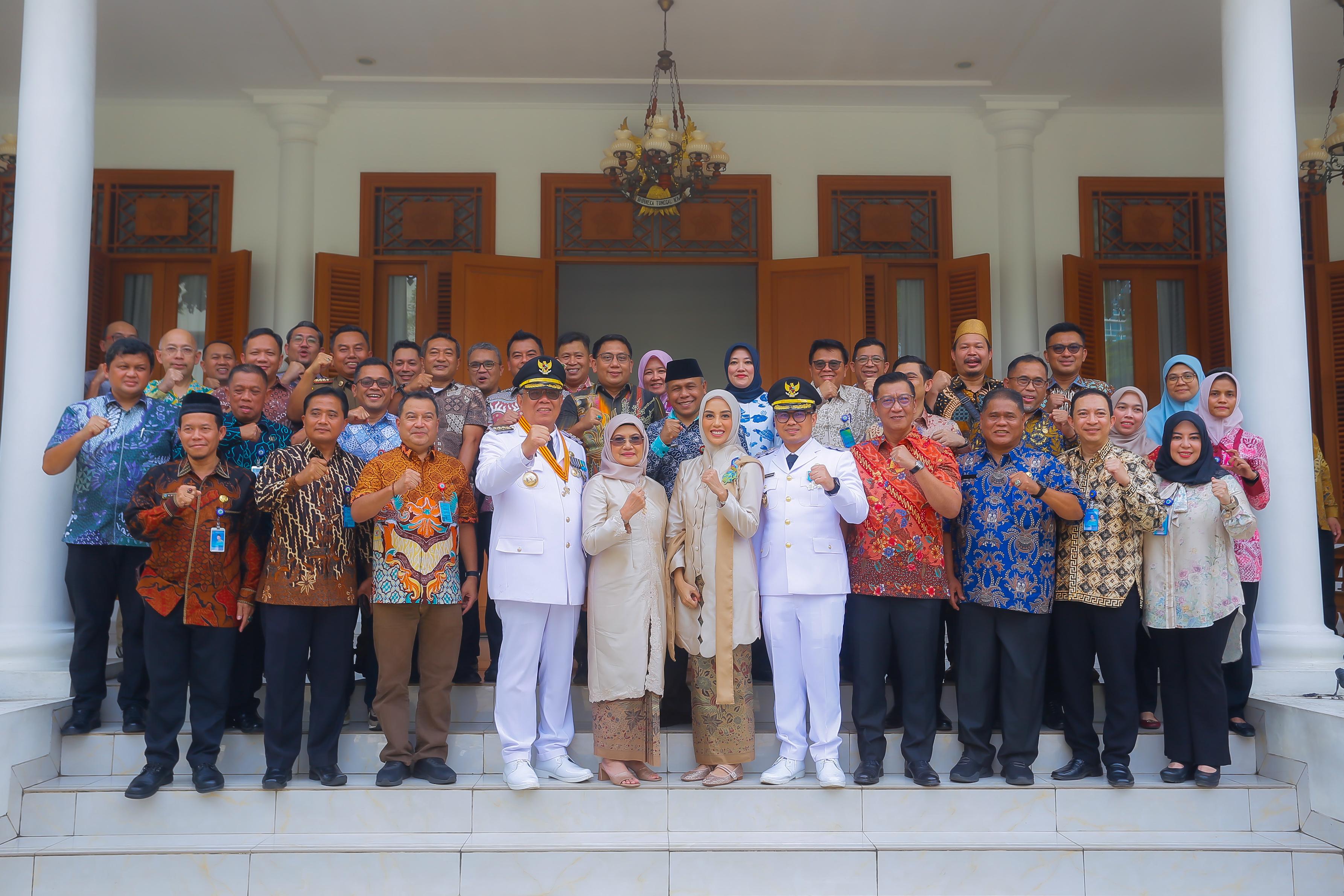 Wali Kota Tangsel, Benyamin Davnie saat dijumpai di Rumah Dinas, sepulangnya dari pelantikan, Kamis (20/2). (Dok. Humas Pemkot Tangsel)