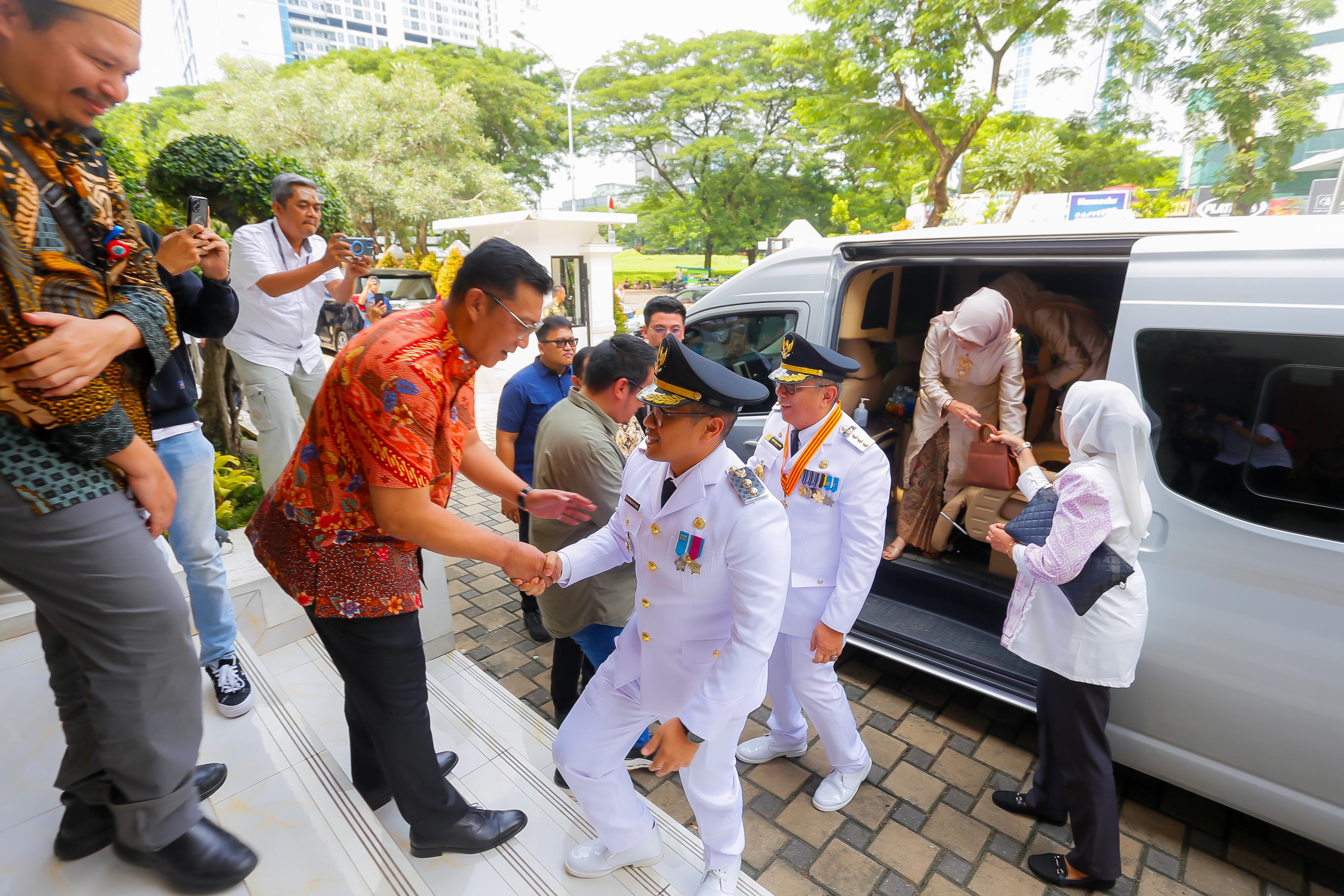 Wali Kota Tangsel, Benyamin Davnie saat dijumpai di Rumah Dinas, sepulangnya dari pelantikan, Kamis (20/2). (Dok. Humas Pemkot Tangsel)