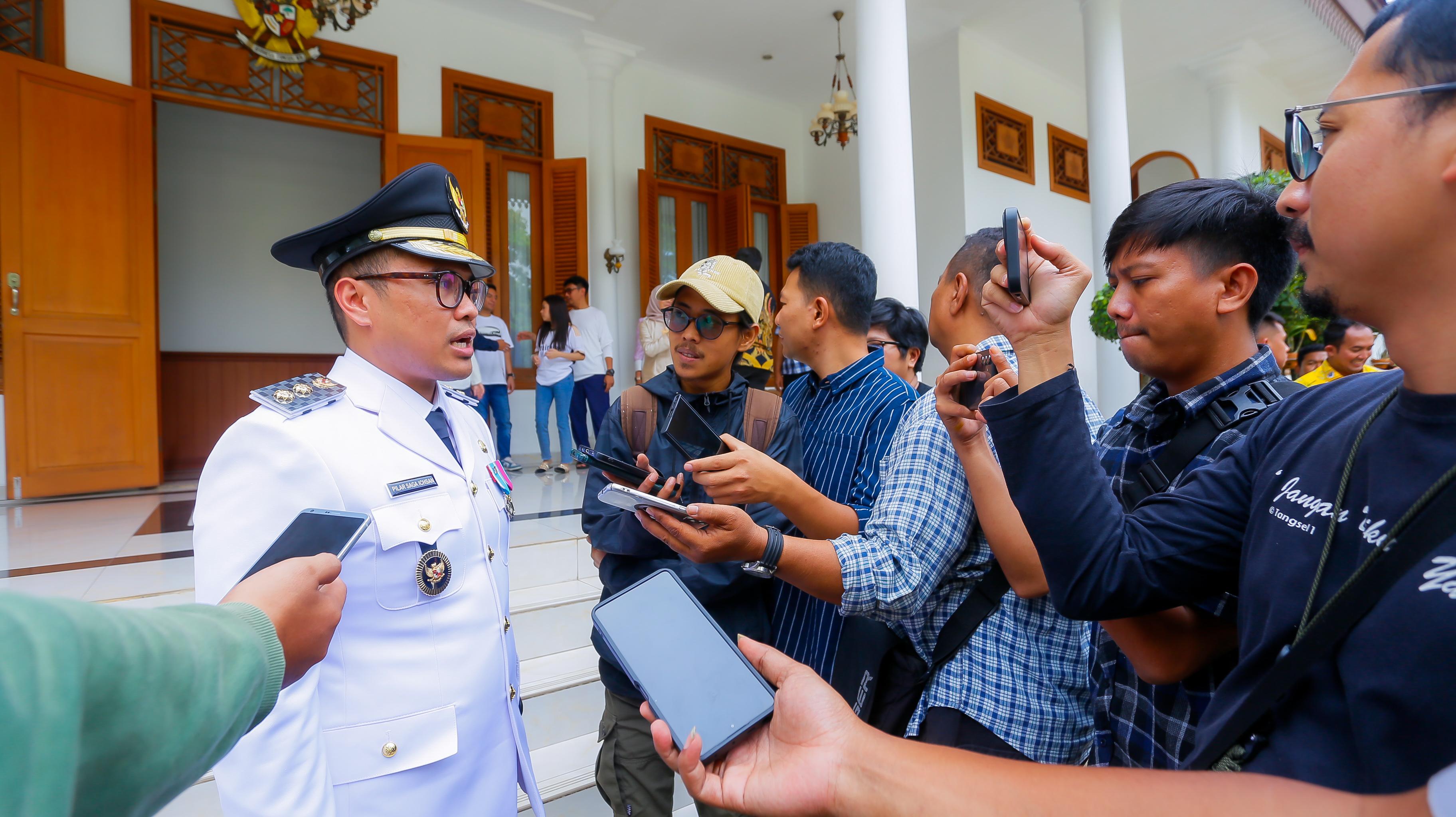 Wali Kota Tangsel, Benyamin Davnie saat dijumpai di Rumah Dinas, sepulangnya dari pelantikan, Kamis (20/2). (Dok. Humas Pemkot Tangsel)