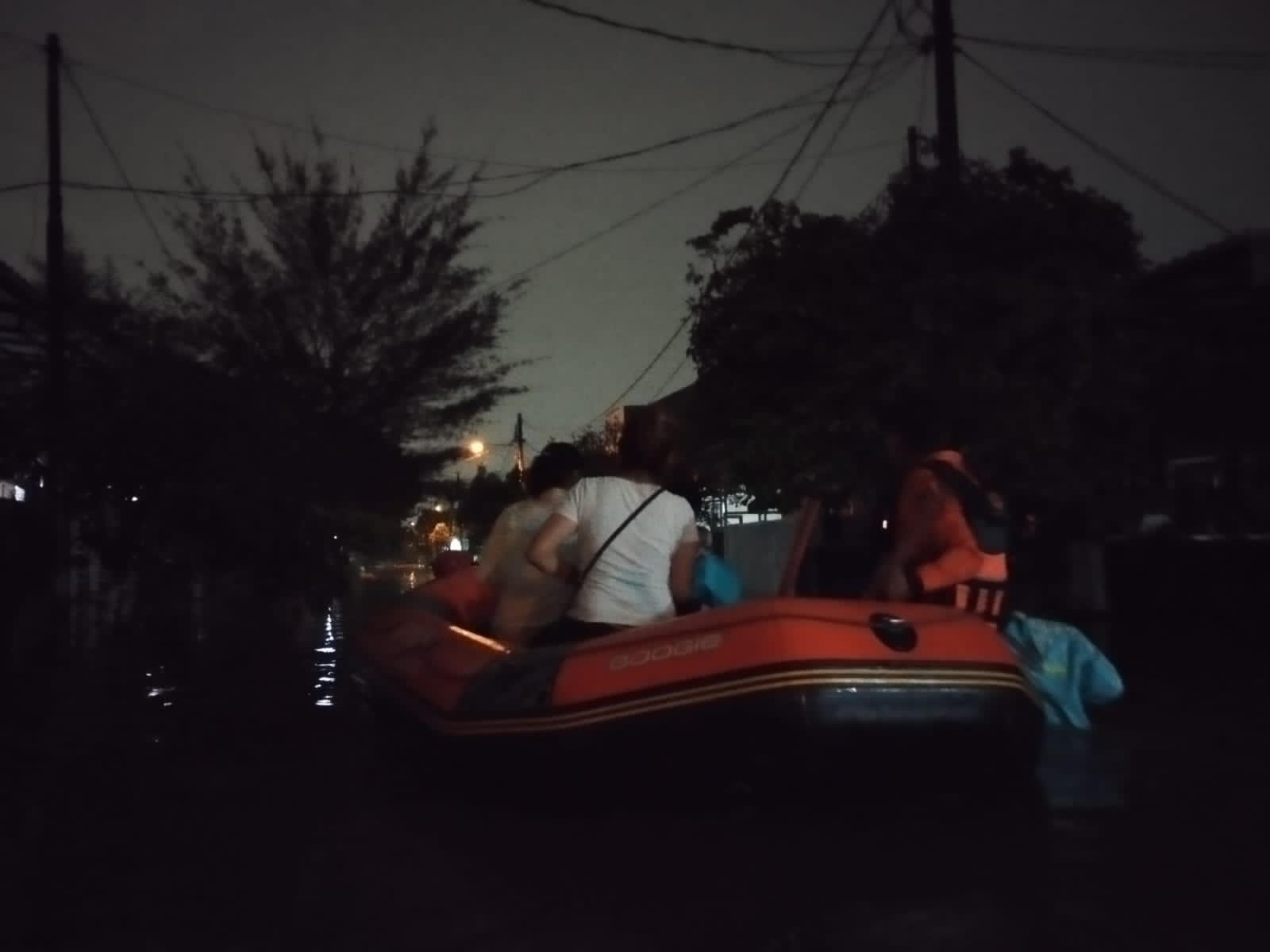 Banjir rendam wilayah Kayu Gede, Minggu (6/7/2025). (Dok. BPBD Tangsel)