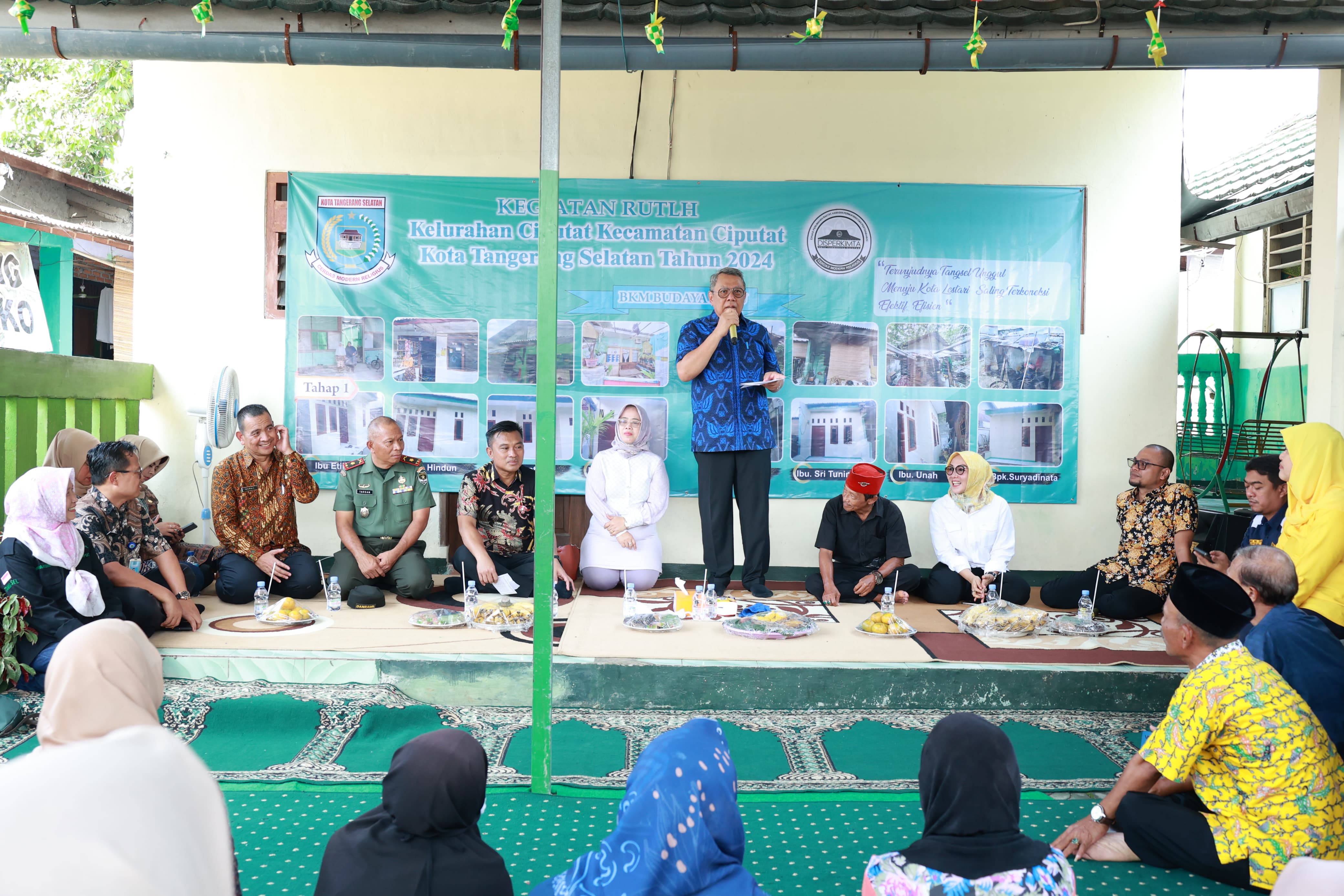 Peresmian bedah rumah atau rumah tidak layah huni menjadi layak huni di wilayah Cipayung, Ciputat, Jombang. (tangselpos.id/irm)