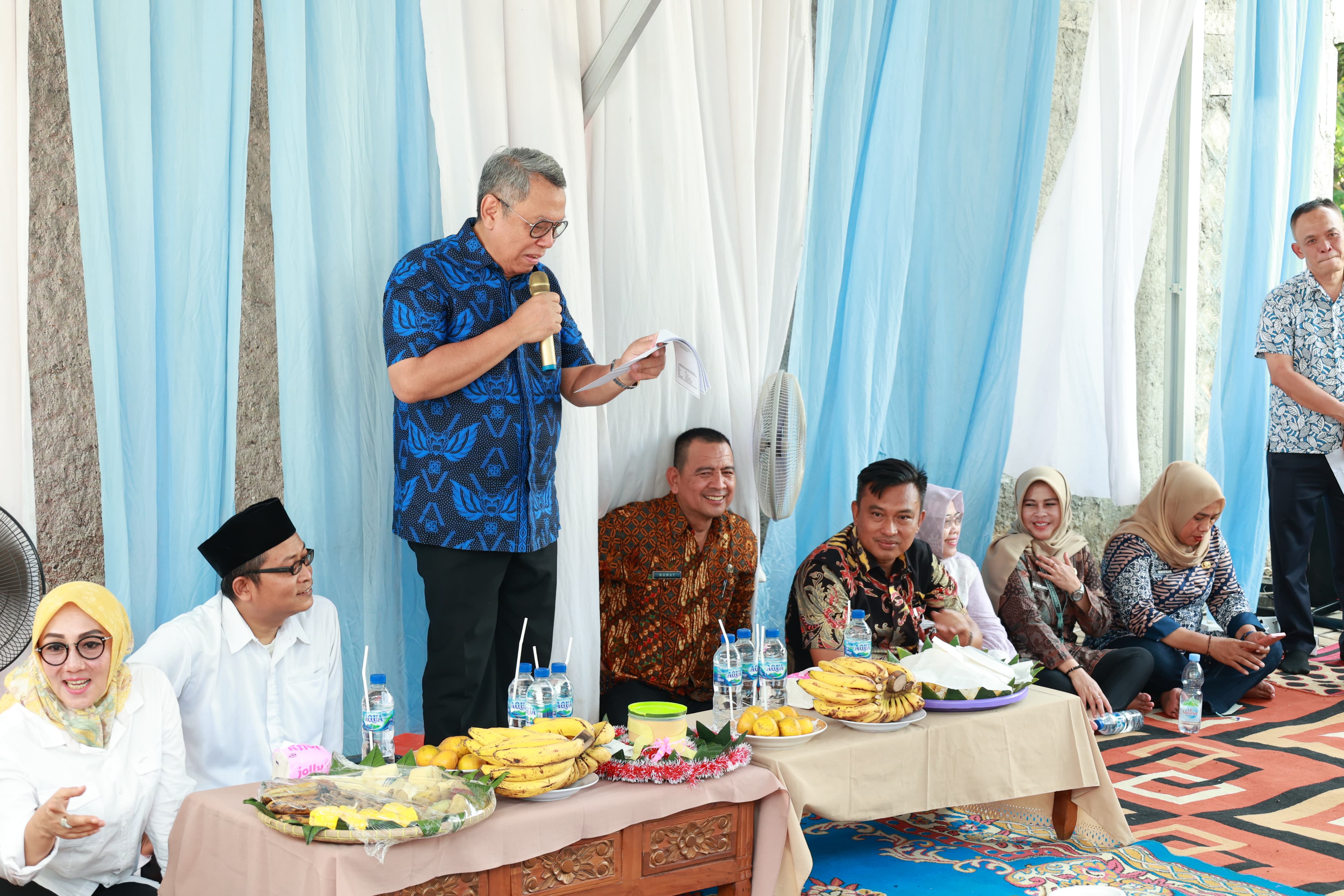 Peresmian bedah rumah atau rumah tidak layah huni menjadi layak huni di wilayah Cipayung, Ciputat, Jombang. (tangselpos.id/irm)