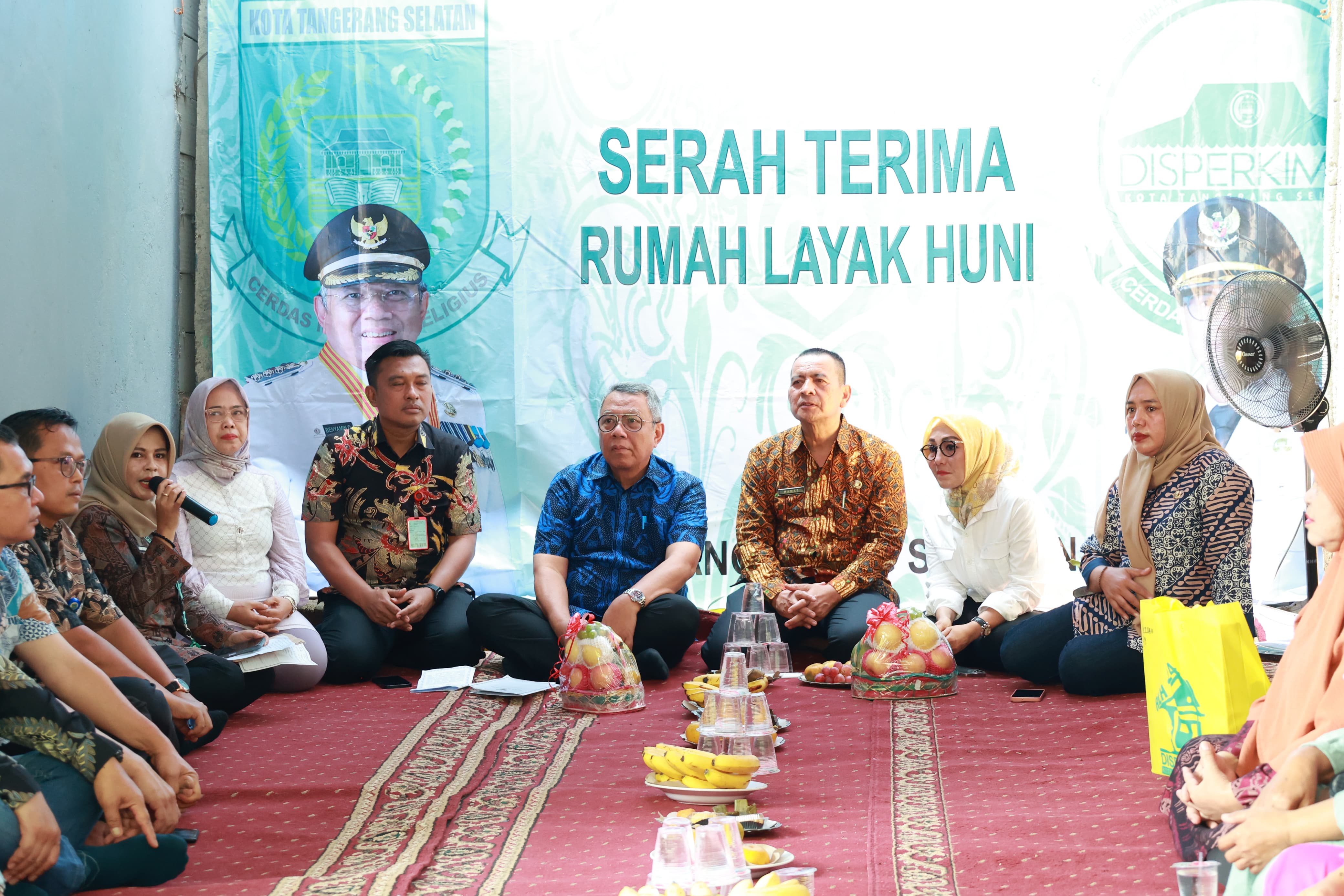 Peresmian bedah rumah atau rumah tidak layah huni menjadi layak huni di wilayah Cipayung, Ciputat, Jombang. (tangselpos.id/irm)