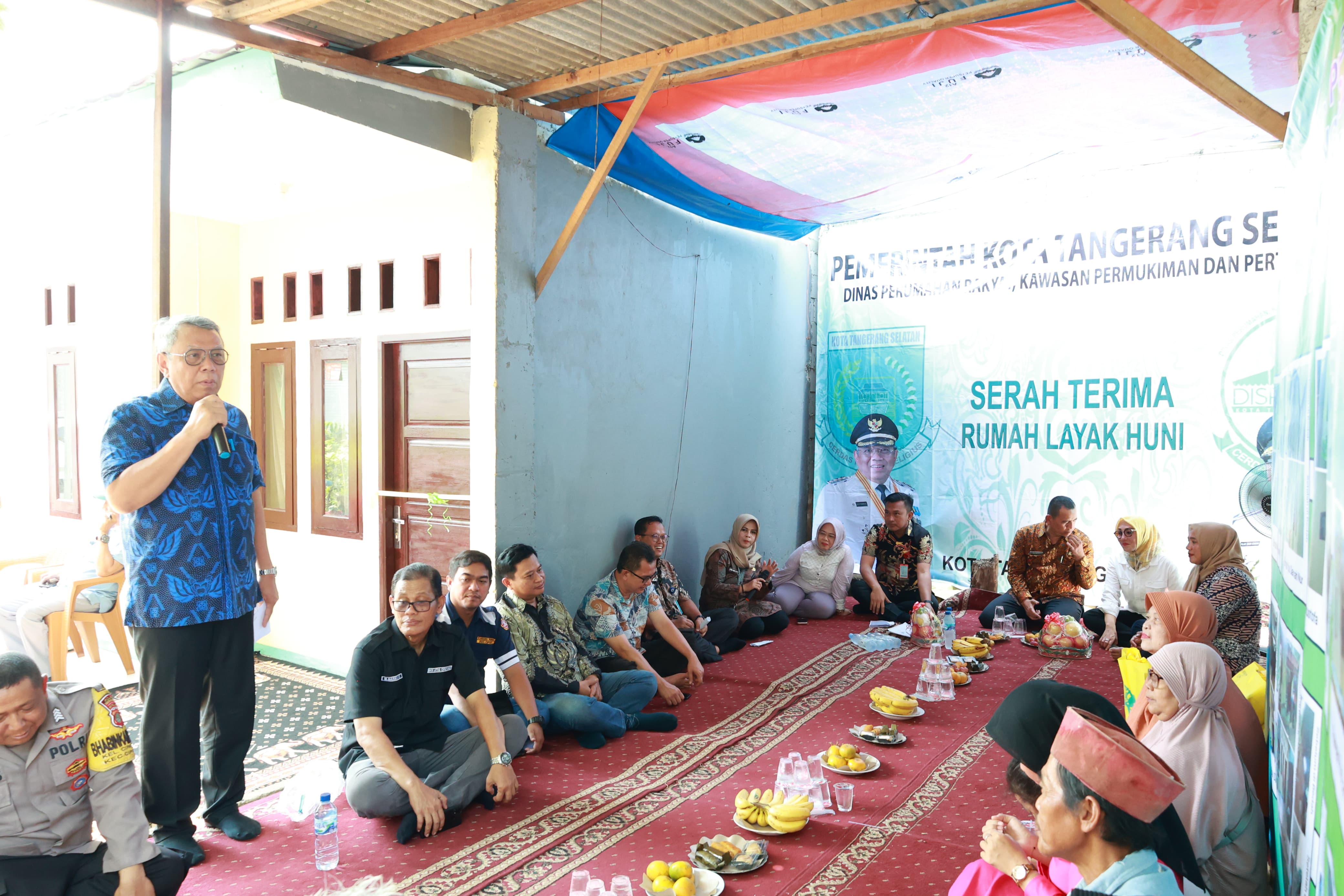 Peresmian bedah rumah atau rumah tidak layah huni menjadi layak huni di wilayah Cipayung, Ciputat, Jombang. (tangselpos.id/irm)