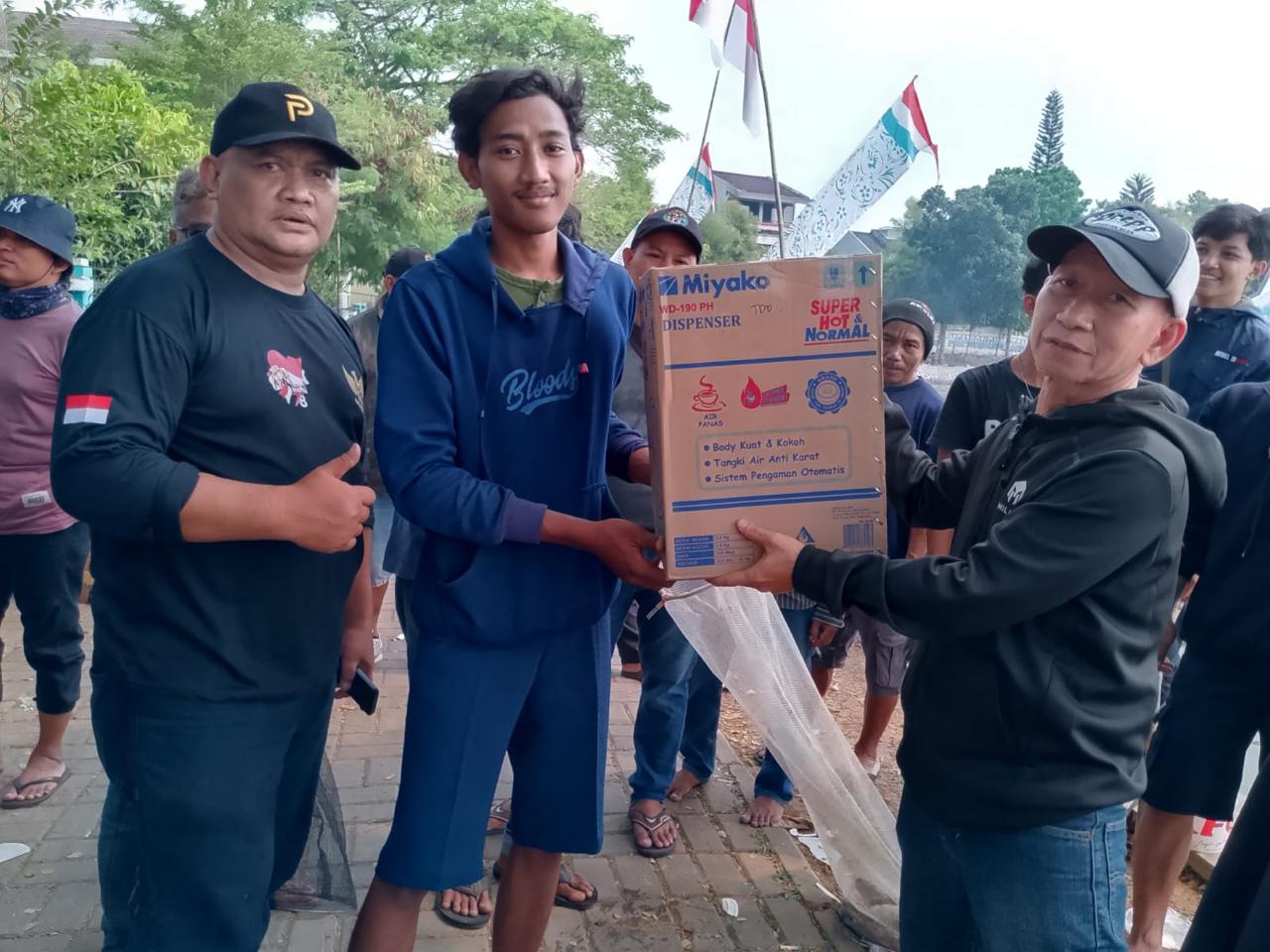 Lomba mancing mania dilaksanakan di Situ Pondok Jagung, dari jam 8 pagi sampai jam 2 siang, Minggu (18/8). (tangselpos.id/irm)