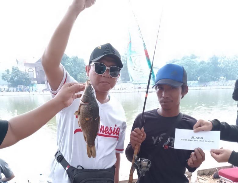 Lomba mancing mania dilaksanakan di Situ Pondok Jagung, dari jam 8 pagi sampai jam 2 siang, Minggu (18/8). (tangselpos.id/irm)