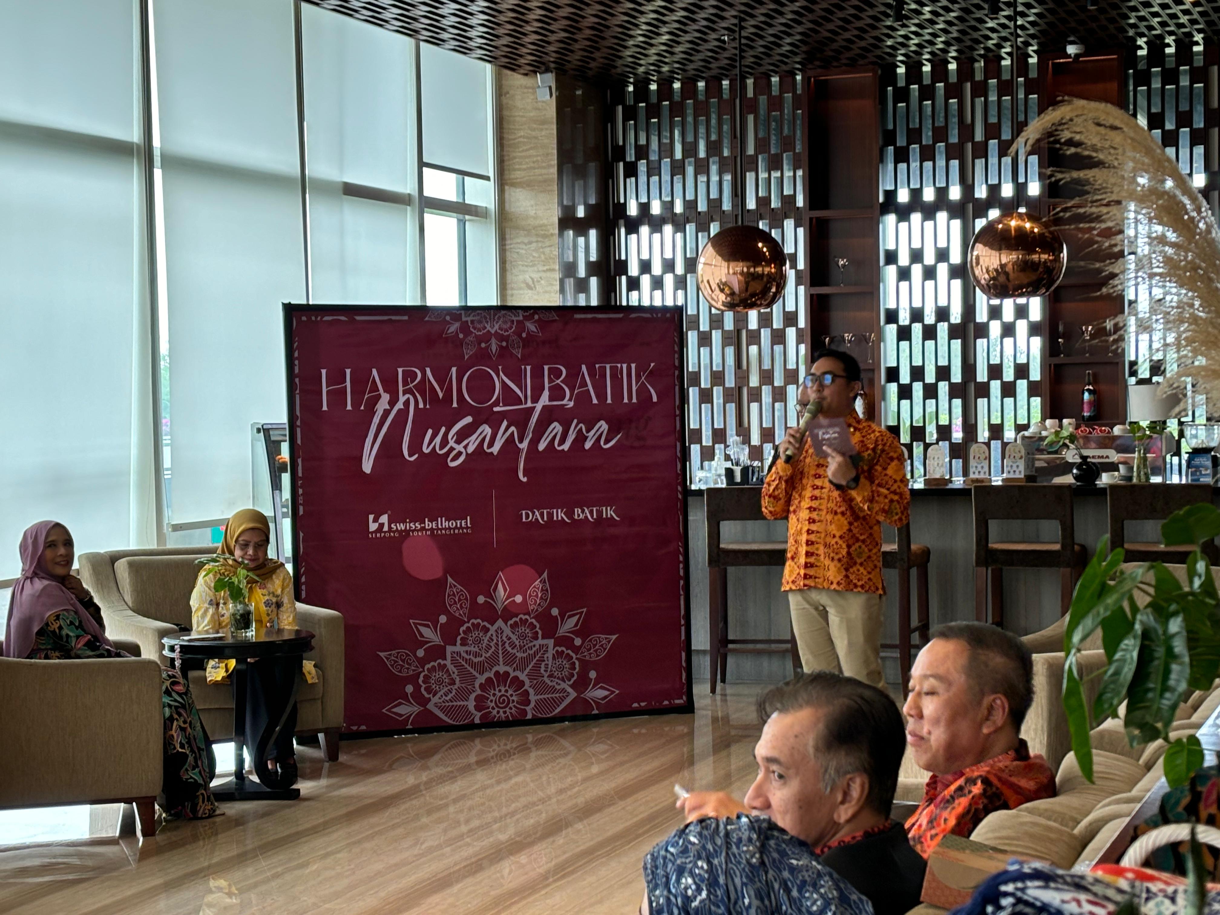 Fashion show hingga pameran batik di Lobby Lounge Swiss-Belhotel Serpong, Tangerang Selatan, Rabu (2/10/2024). (Mg10/Abi)