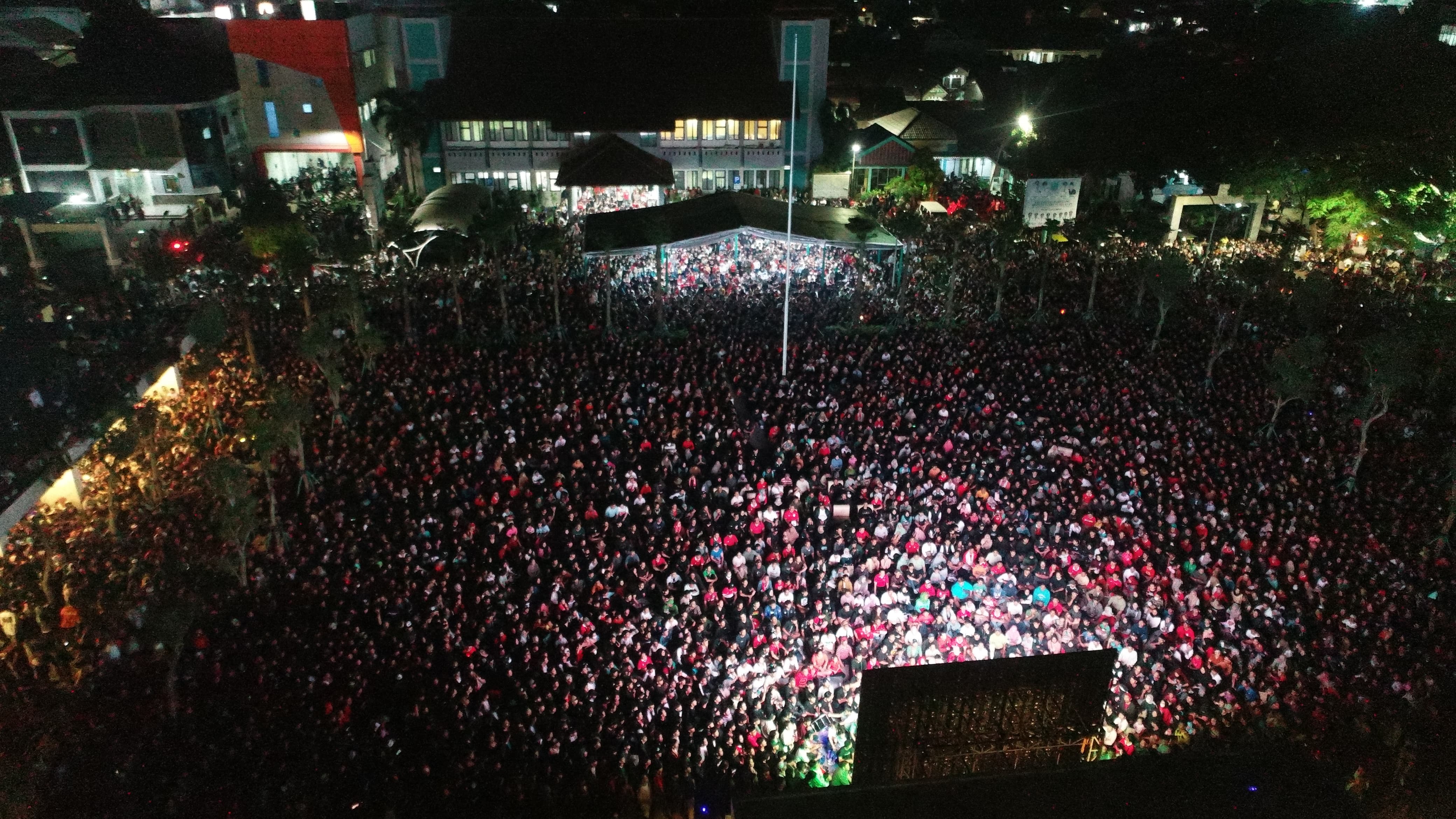 Kondisi nobar di Alun -Alun Pamulang, Senin (29/4). (tangselpos.id/irm)