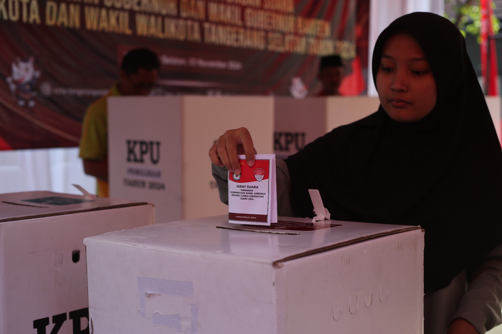 SIMULASI. KPU Tangsel menggelar simulasi pemungutan dan penghitungan suara, Minggi (03/11/2024). (Ist)