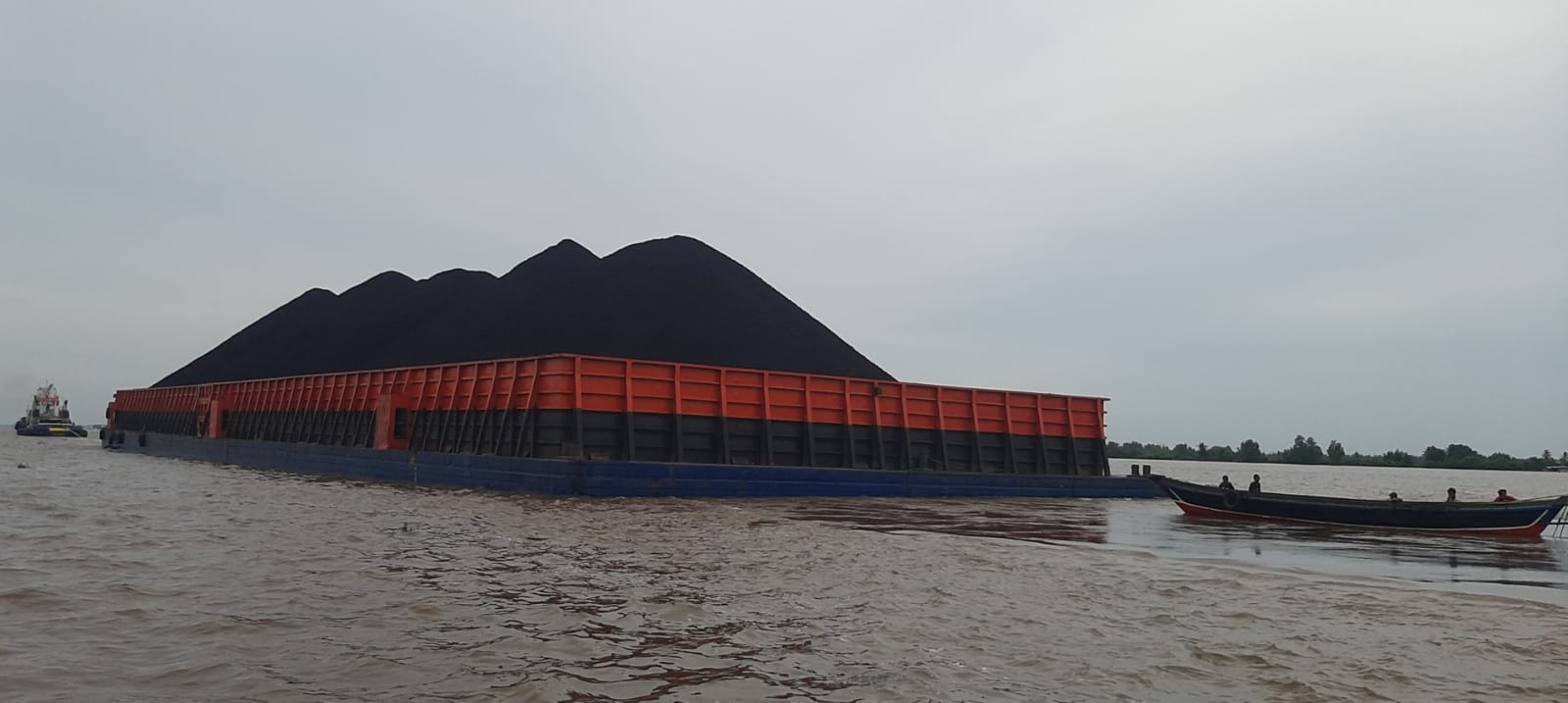 Menyusuri Sungai Martapura - Barito dengan Perahu Klotok. (Irawan)