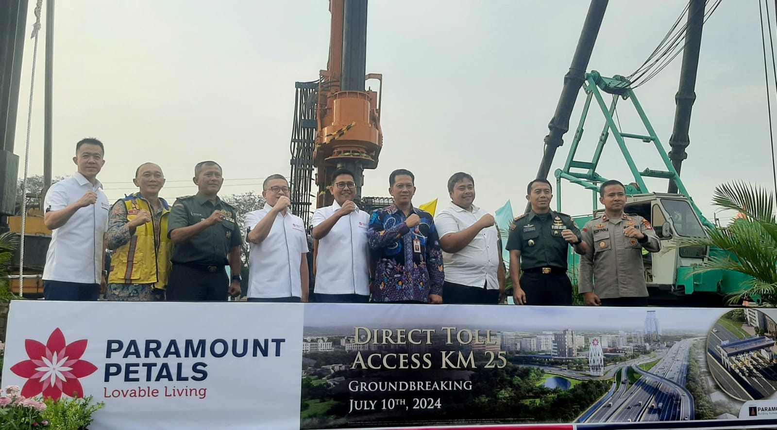 Jajaran direksi Paramount Land bersama Pj Bupati Tangerang saat groundbreaking akses tol km25. (tangselpos.id/irw)