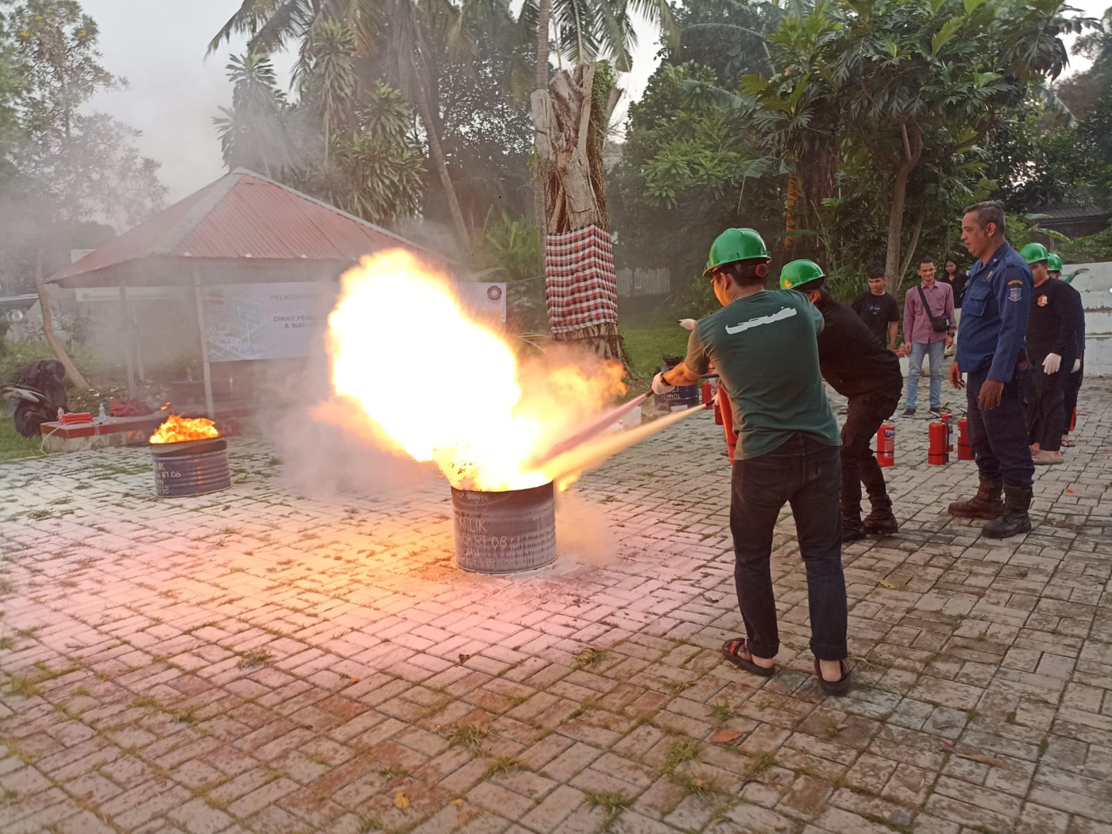 Pelatihan Penanggulangan Bahaya Kebakaran. (tangselpos.id/dzikri)