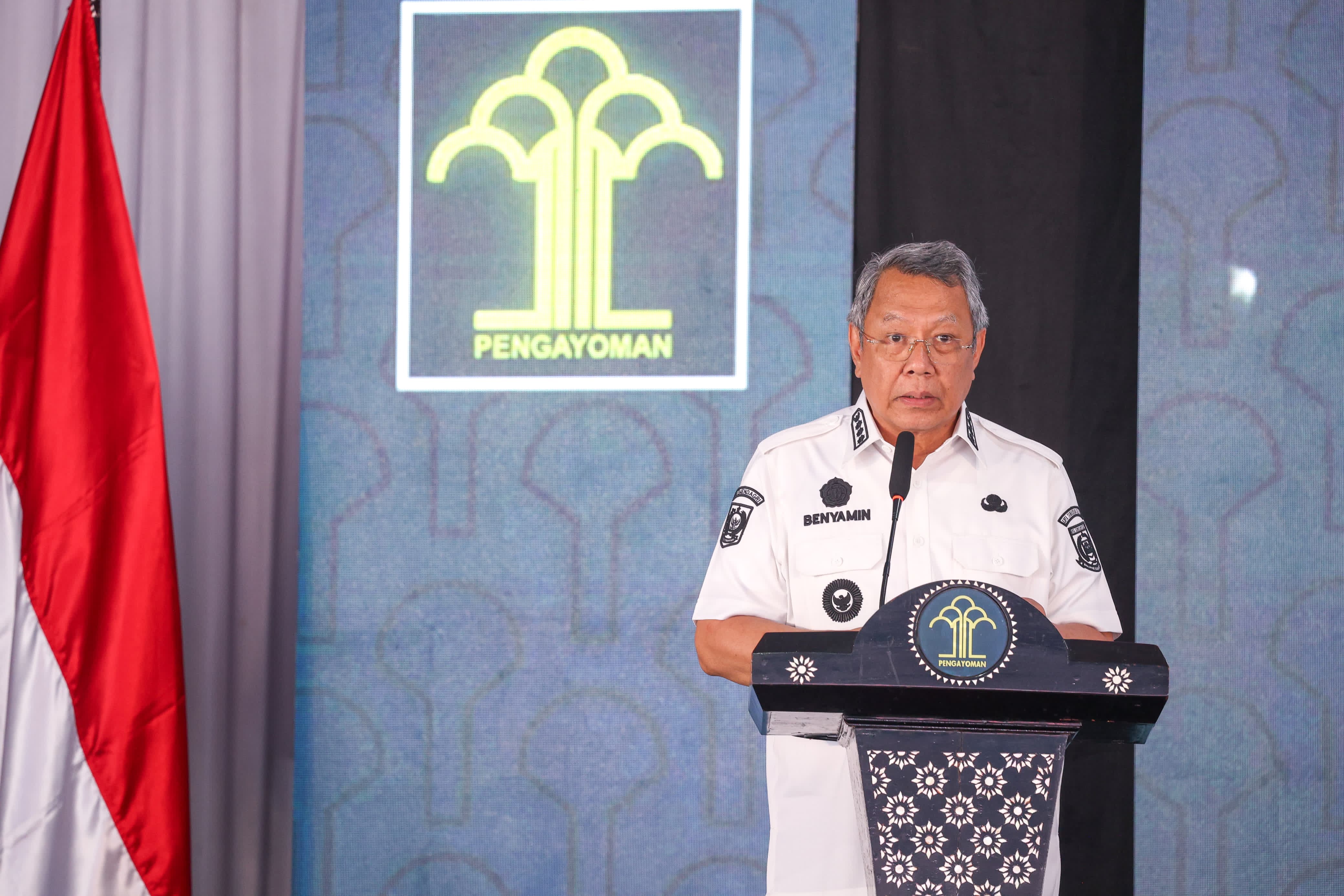 Dirjen AHU Kementerian Hukum Widodo didampingi Wali Kota Tangsel Benyamin Davnie, menekan tombol peresmian pada acara peluncuran program inovasi daerah di Tangsel, Rabu (6/8/2025).(Ist)