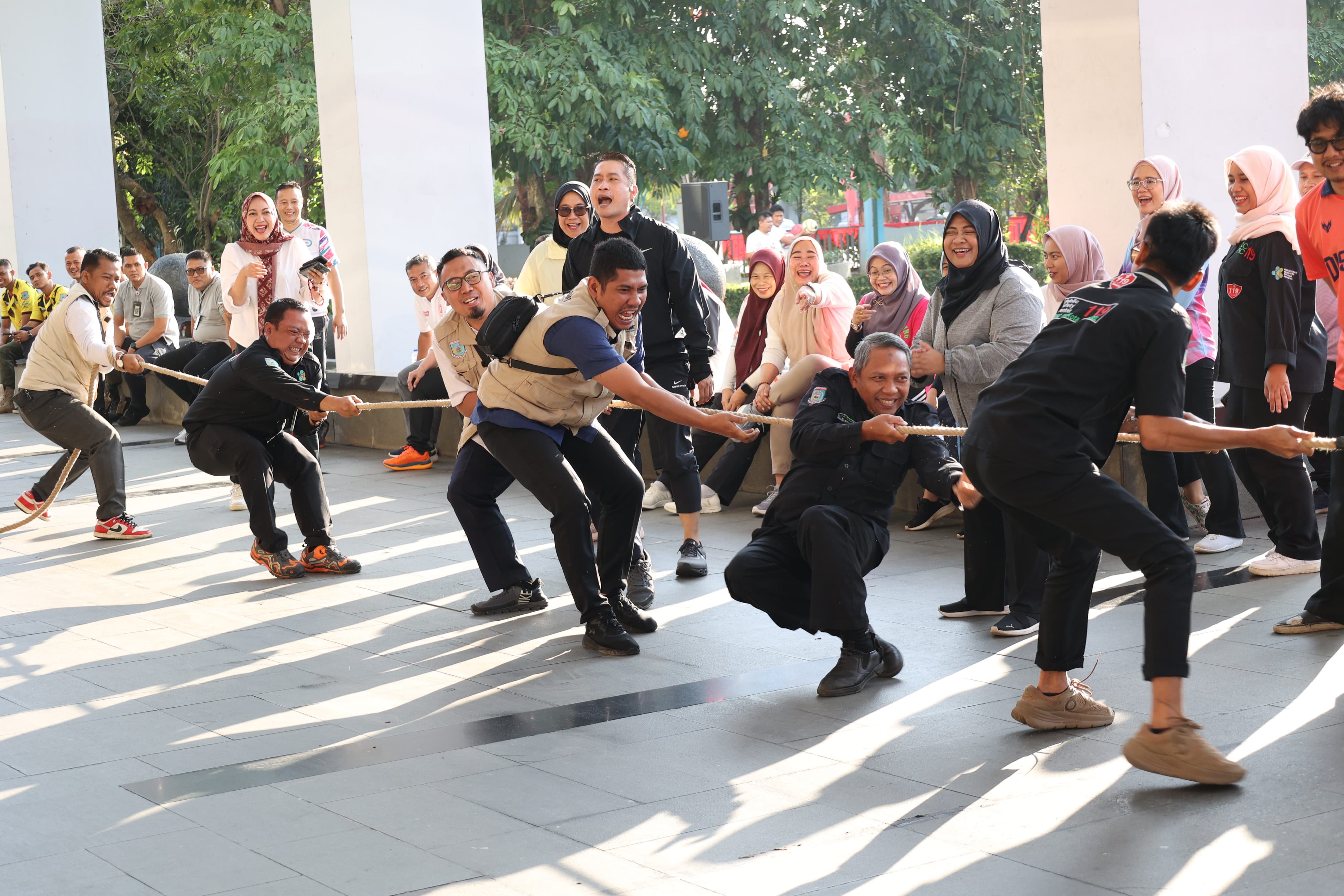 Rangkaian lomba HUT ke-80 RI yang digelar Pemkot Tangsel, Jumat (15/8/2025). (tangselpos.id/irm)